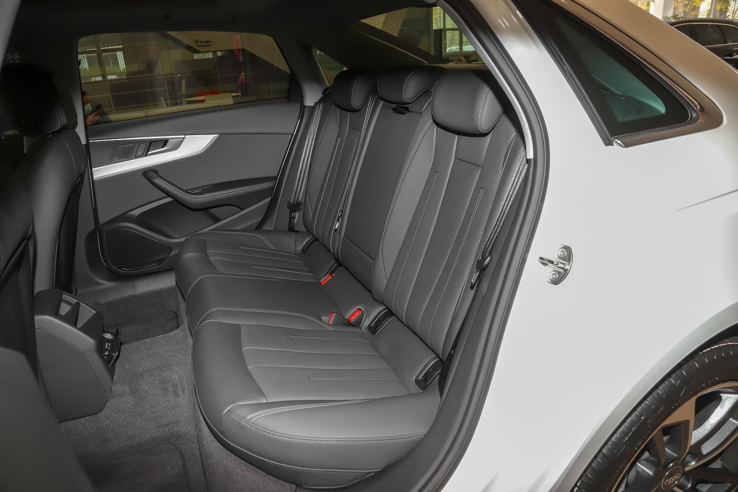 2022款 奥迪a4l 40 tfsi 时尚致雅型空间