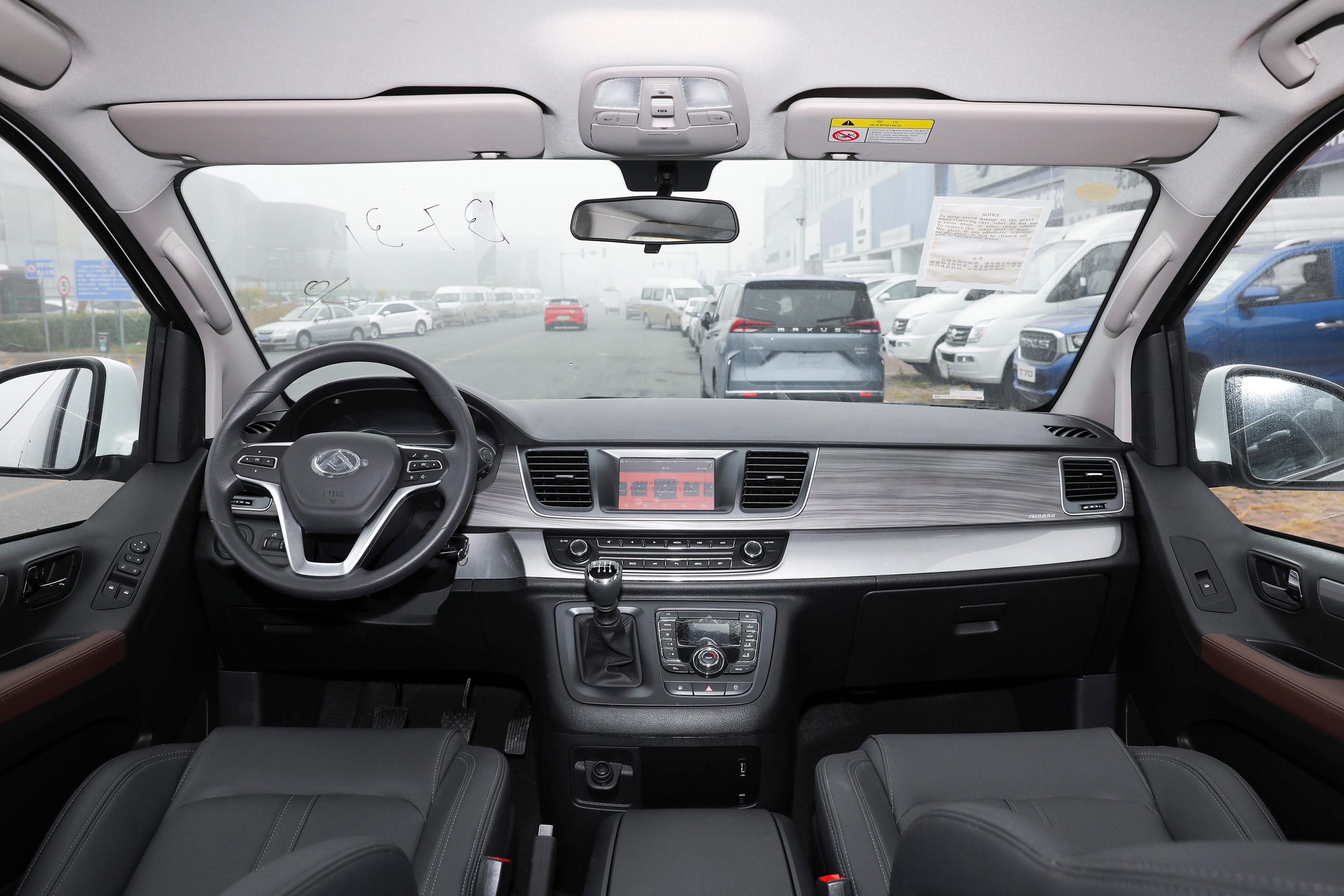 2022款 上汽大通maxus g10 2.0t 手动 超值版 汽油 7座内饰