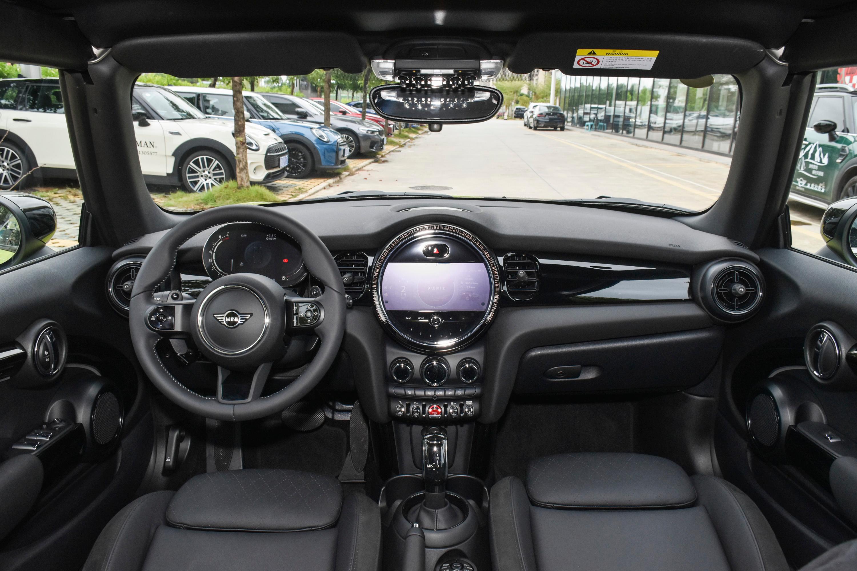 2022款 mini 改款 2.0t cooper s 经典派内饰