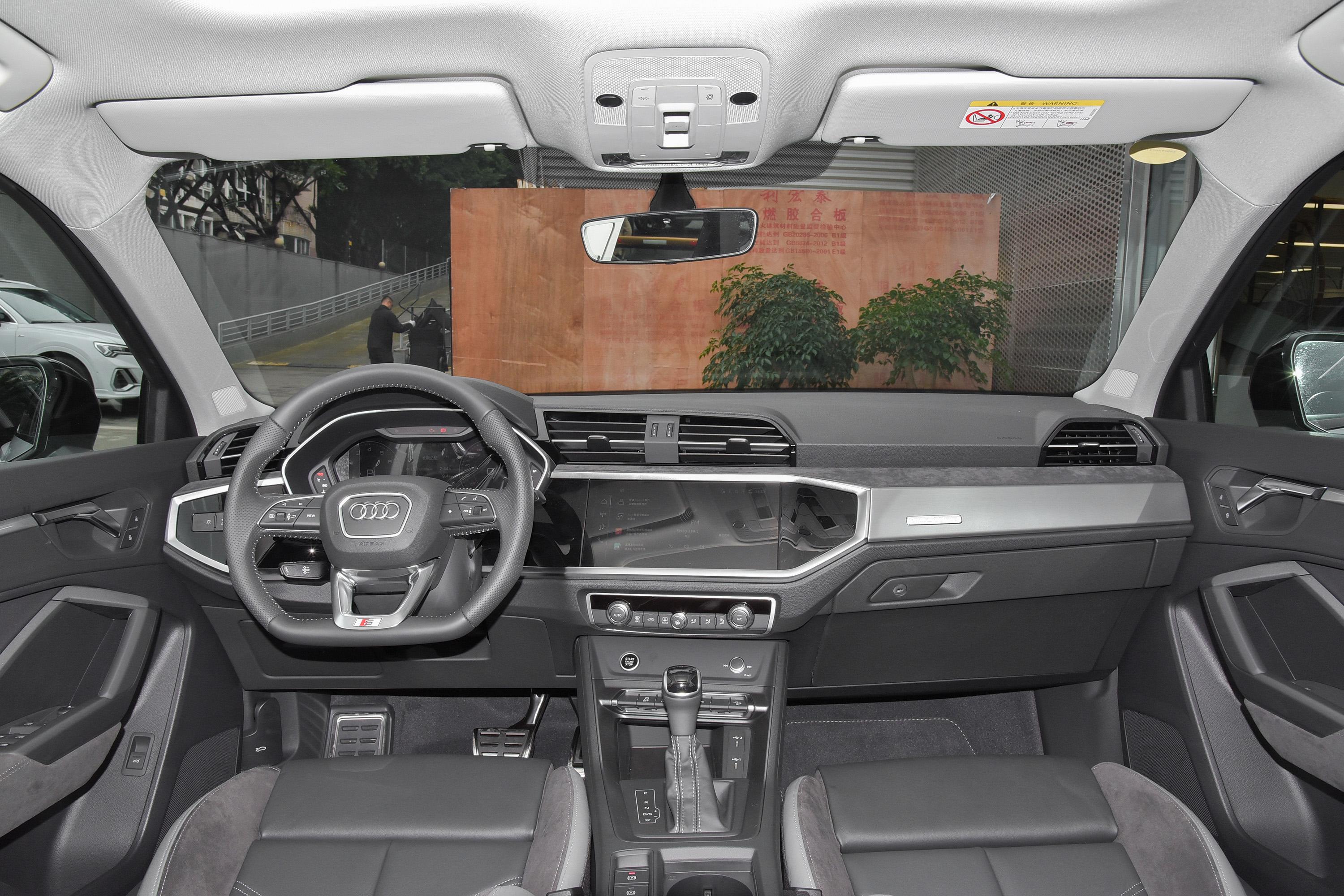 2022款 奥迪q3 sportback 45 tfsi quattro 时尚型内饰
