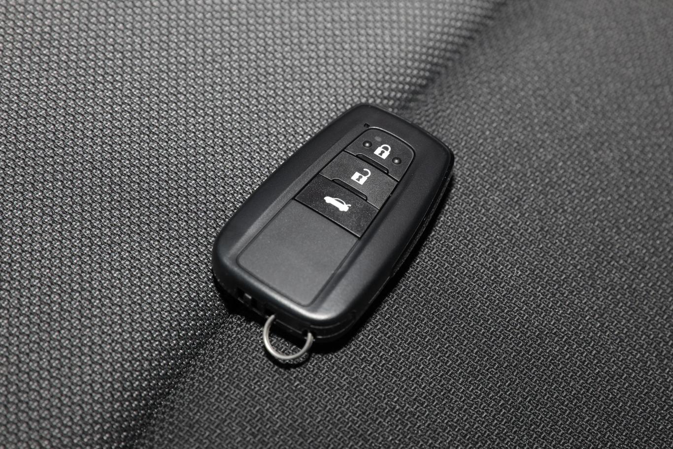 雷凌双擎 1.8l 领先版钥匙正面