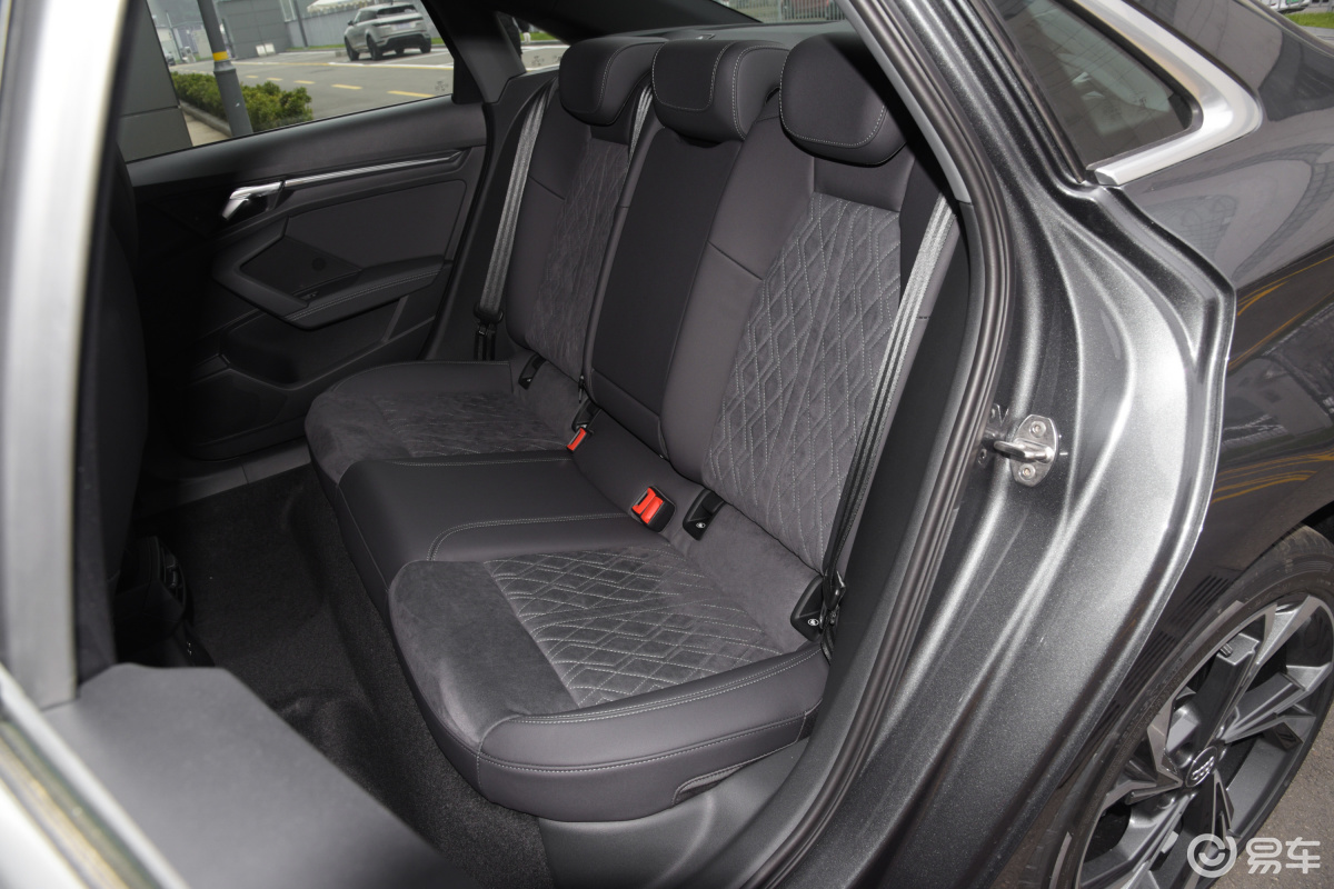 【奥迪a32022款a3l limousine 35 tfsi 豪华运动型后排座椅汽车图片