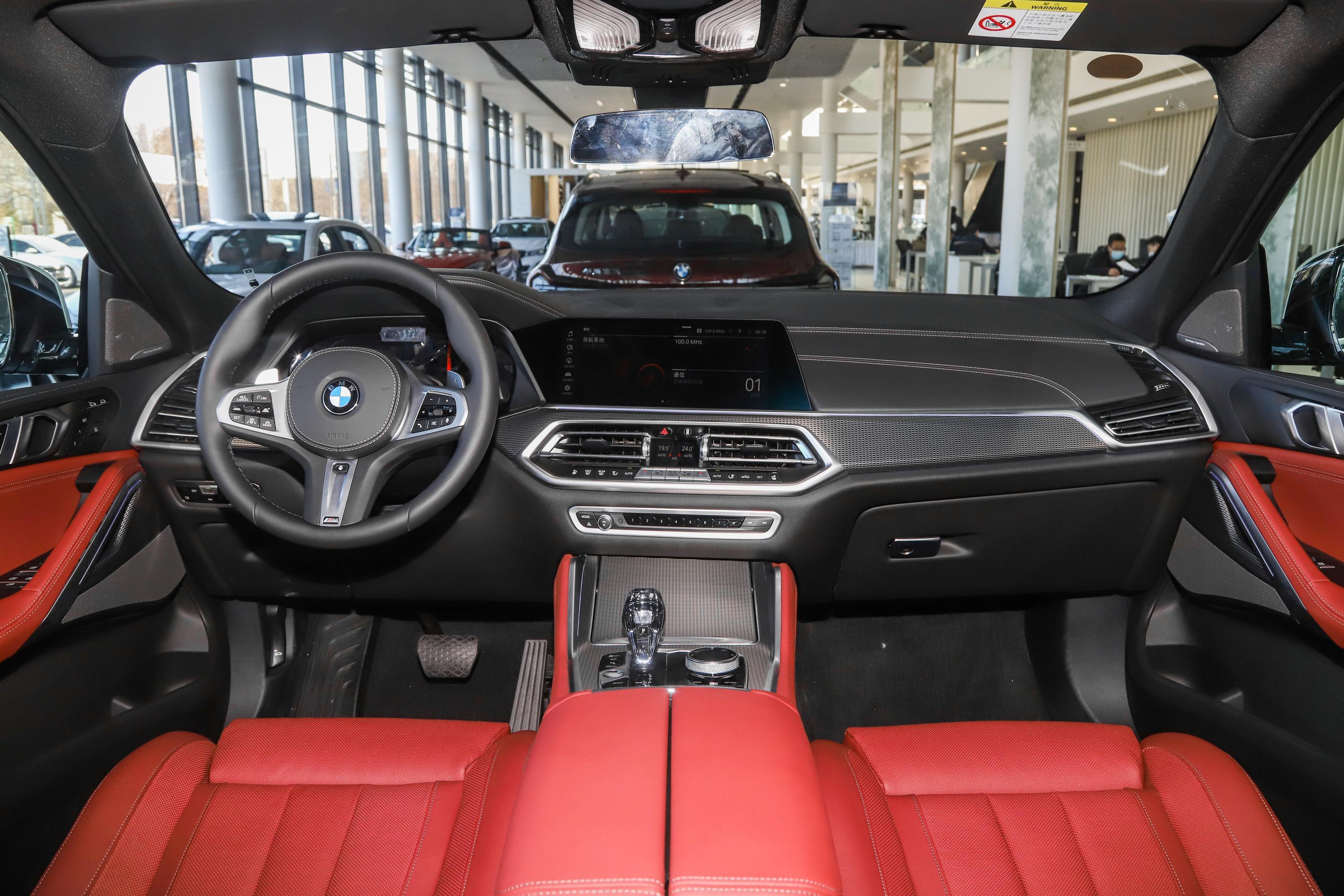 2022款 宝马x6 xdrive40i 尊享型 m运动套装内饰