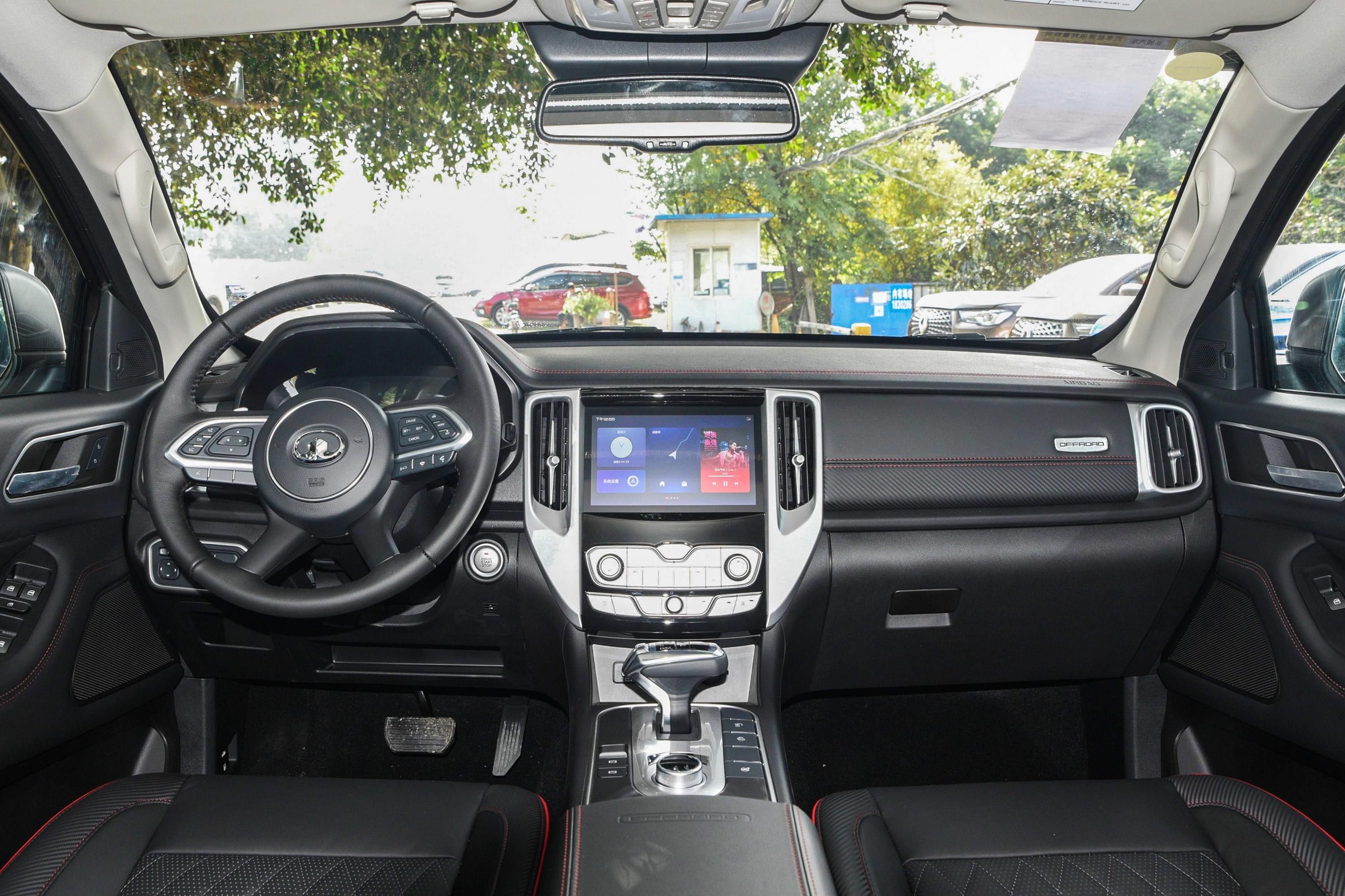 2021款 炮 越野炮 2.0t 手自一体 四驱 珠峰版 柴油内饰