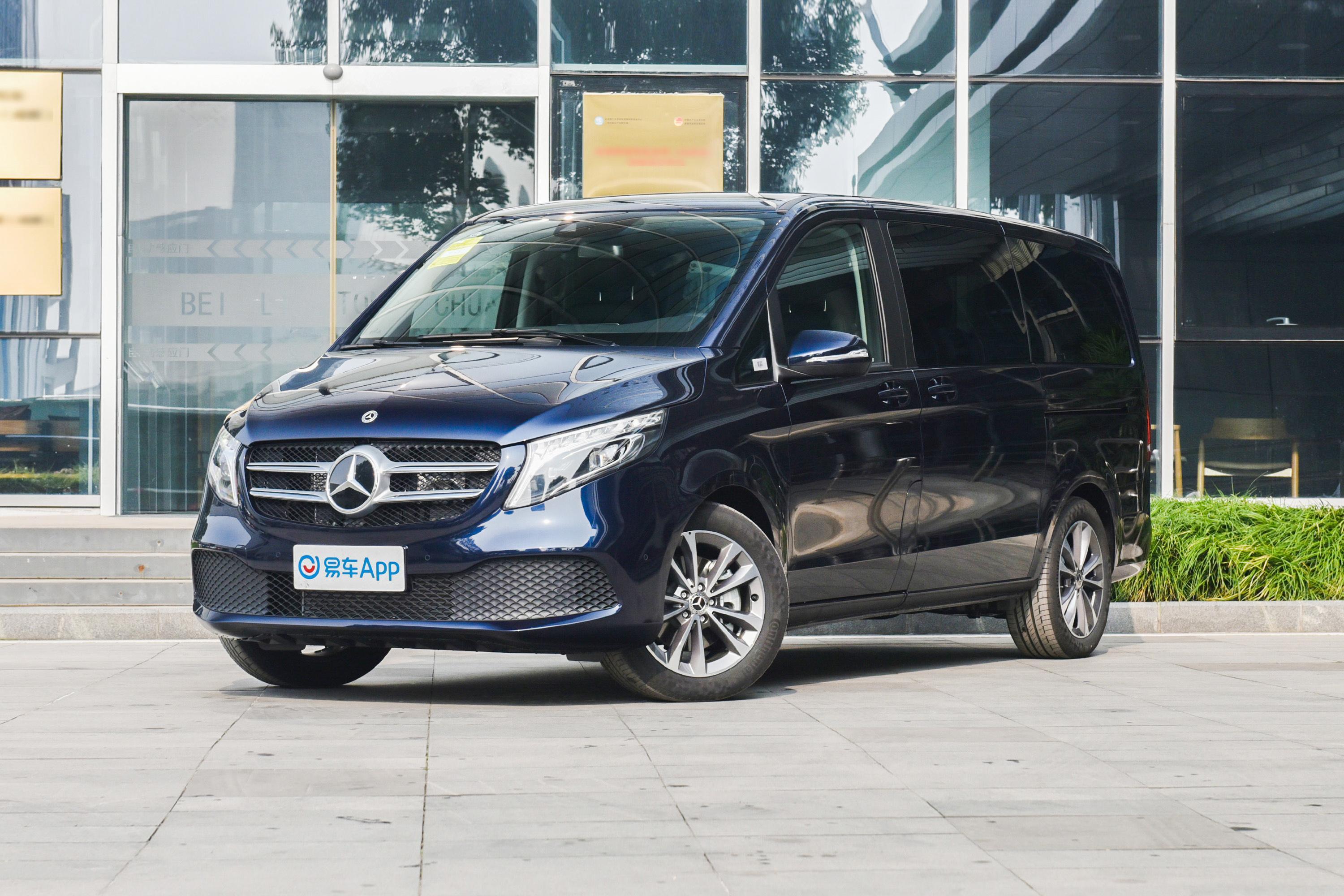 2021款 奔驰v级 v 260 领航版外观