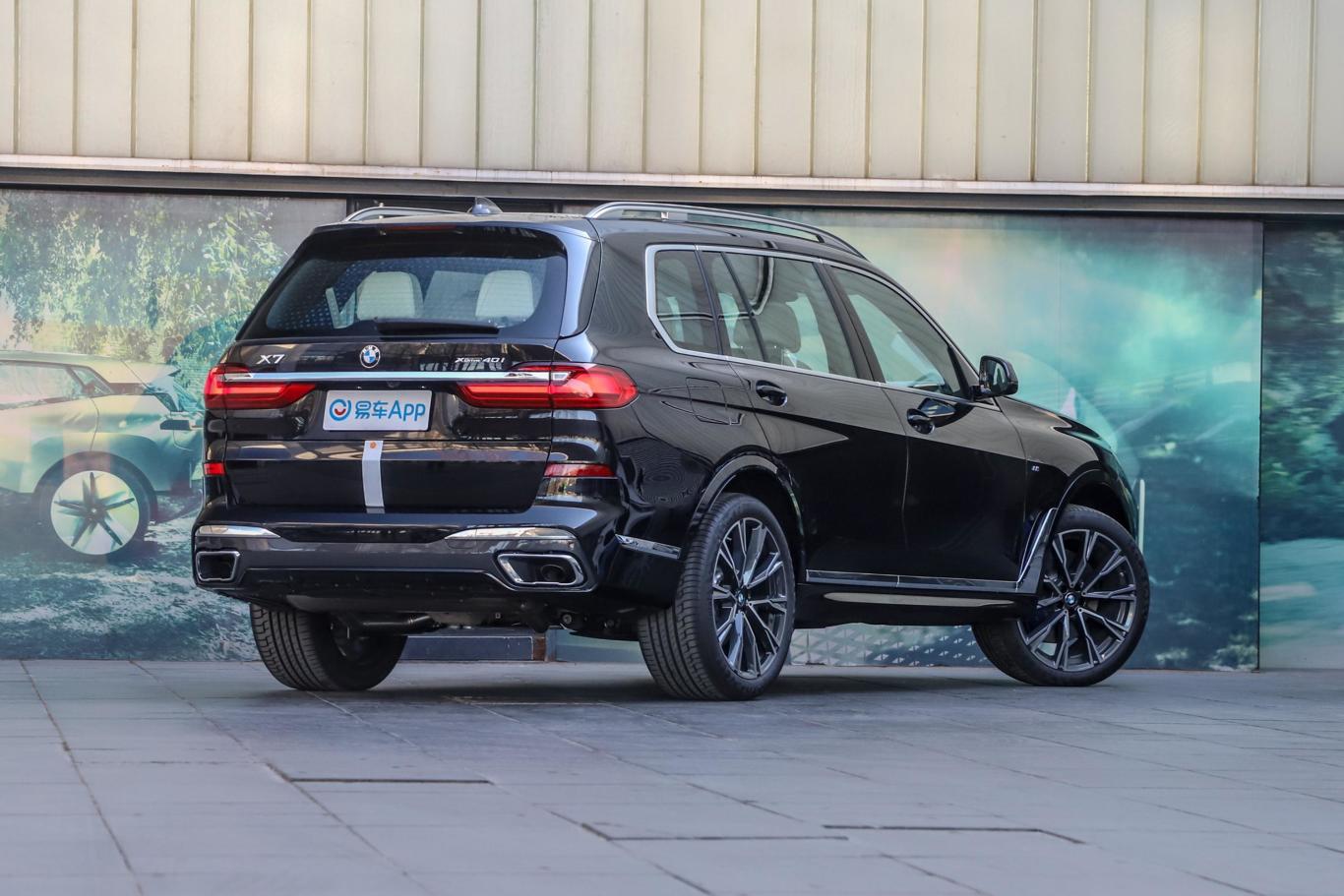 宝马x7xdrive40i 行政型 m运动套装侧后45度车头向右水平