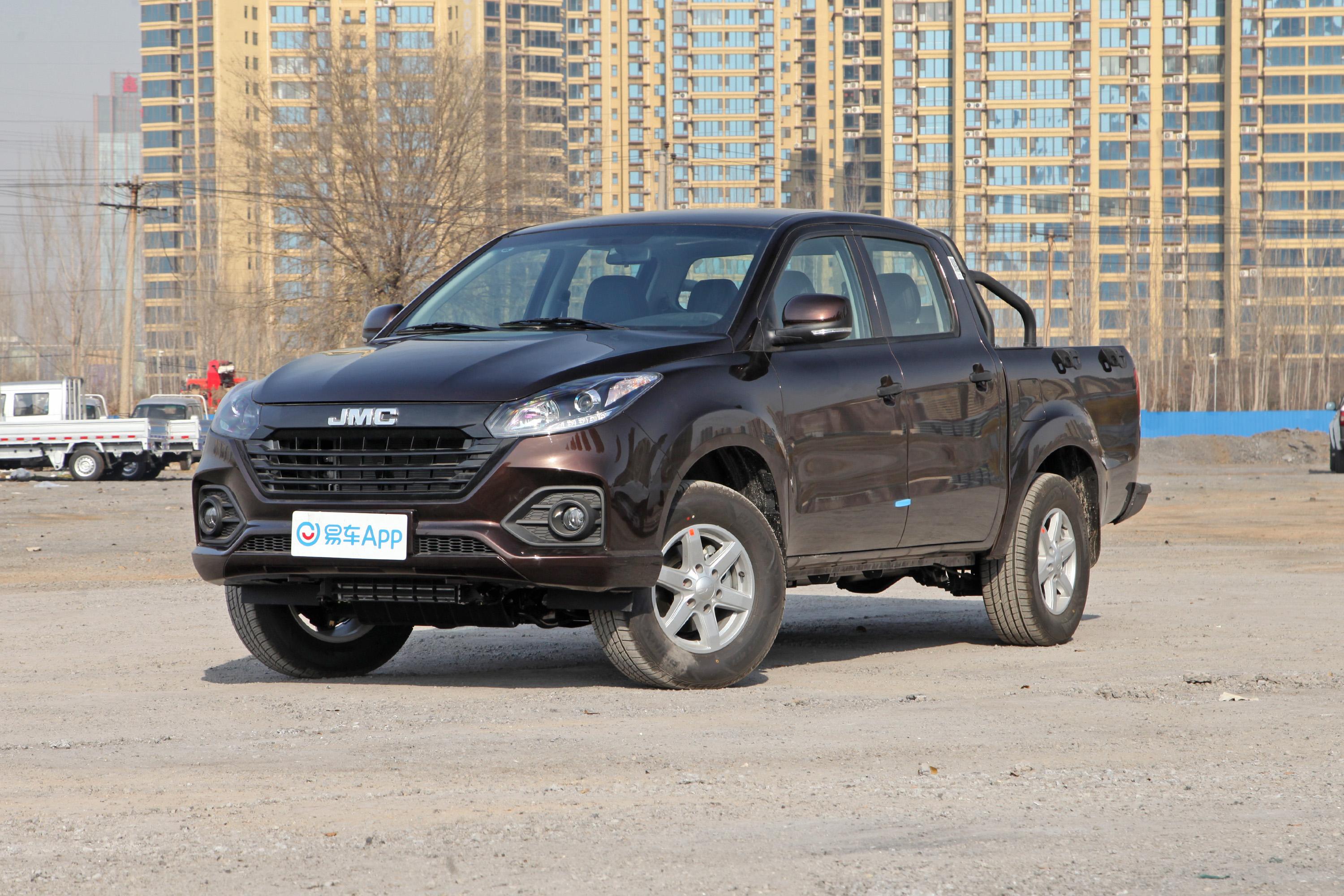 2022款宝典低货台25t手动四驱标轴舒享版柴油