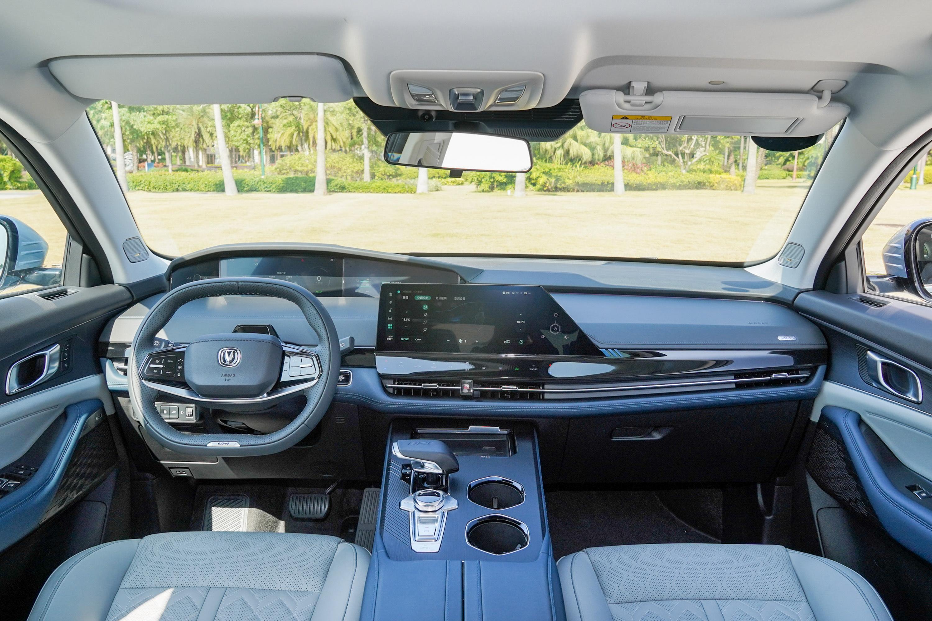 2022款长安unikidd蓝鲸idd15t尊贵型