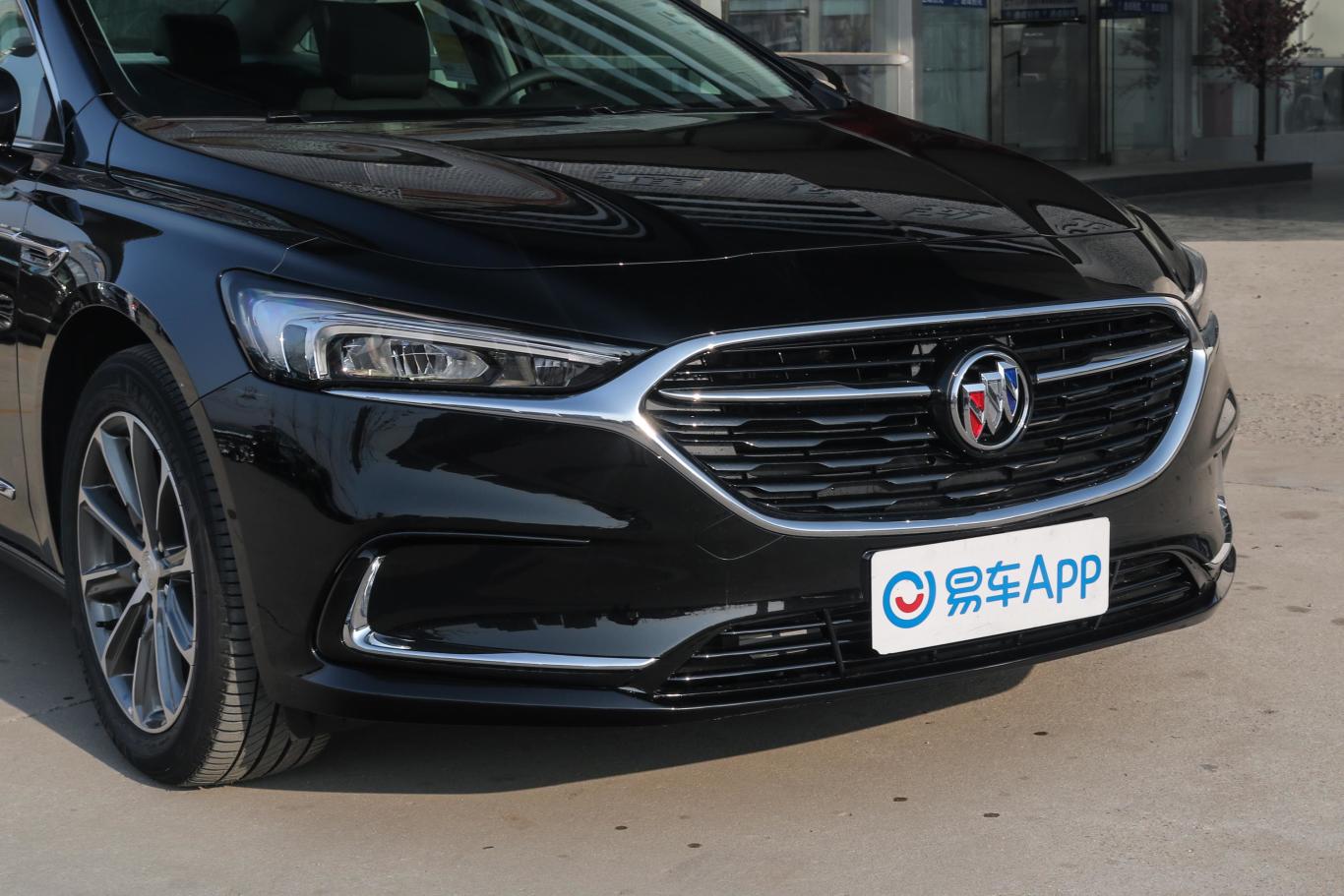 君越652t 豪华型前格栅侧俯拍