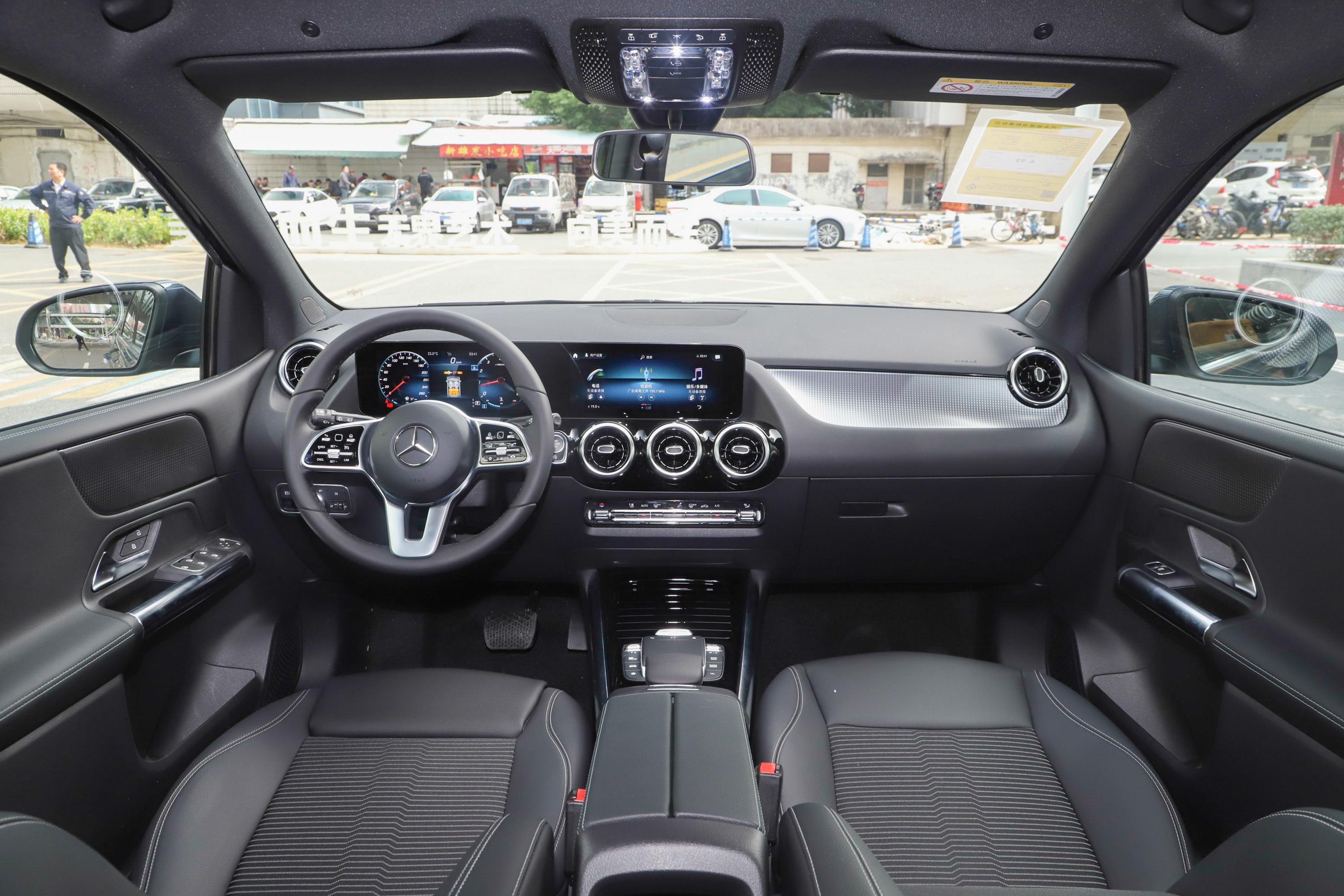 2022款 奔驰b级 b 180 时尚型内饰