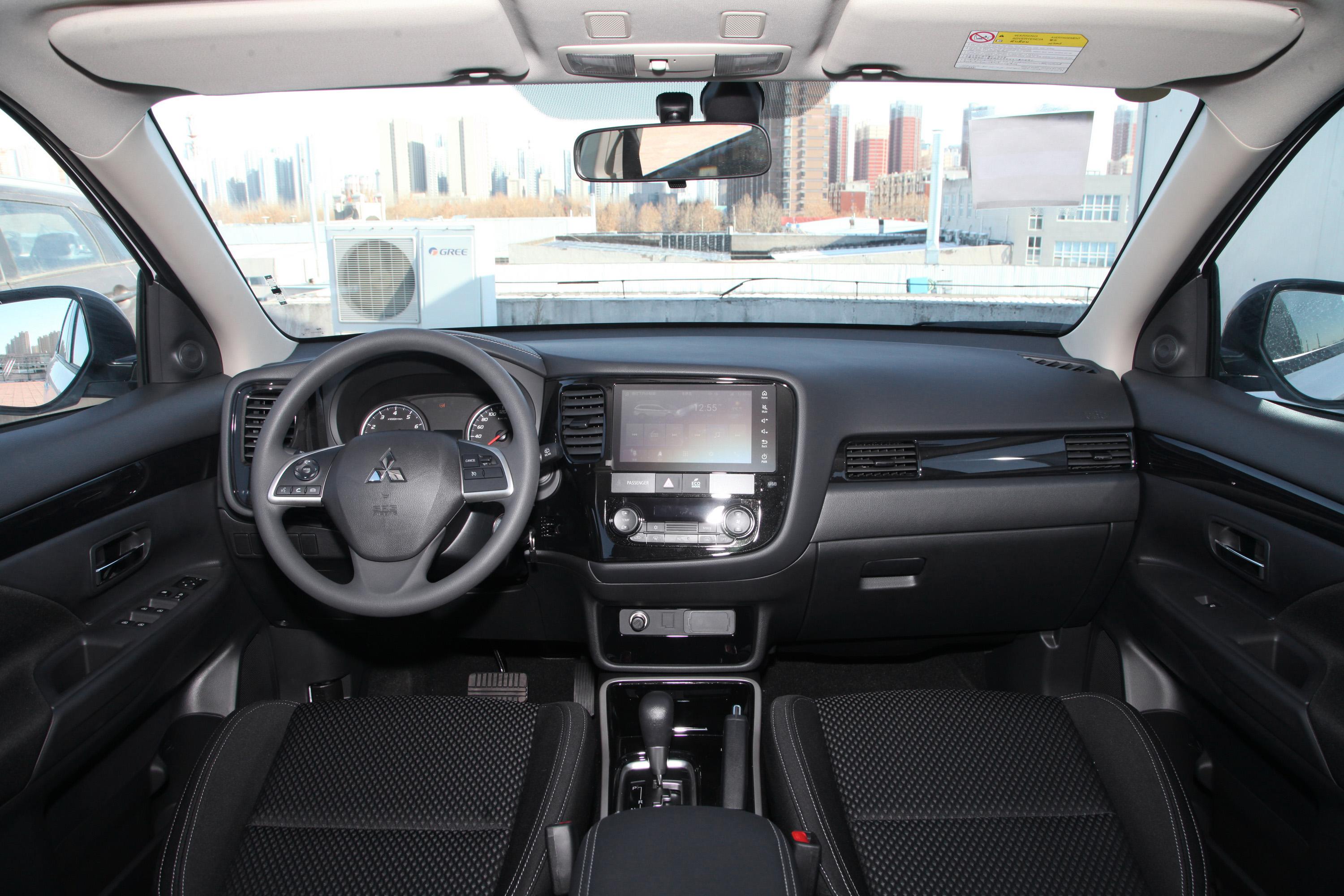2021款 欧蓝德 改款 2.0l cvt 两驱 畅行版 5座内饰