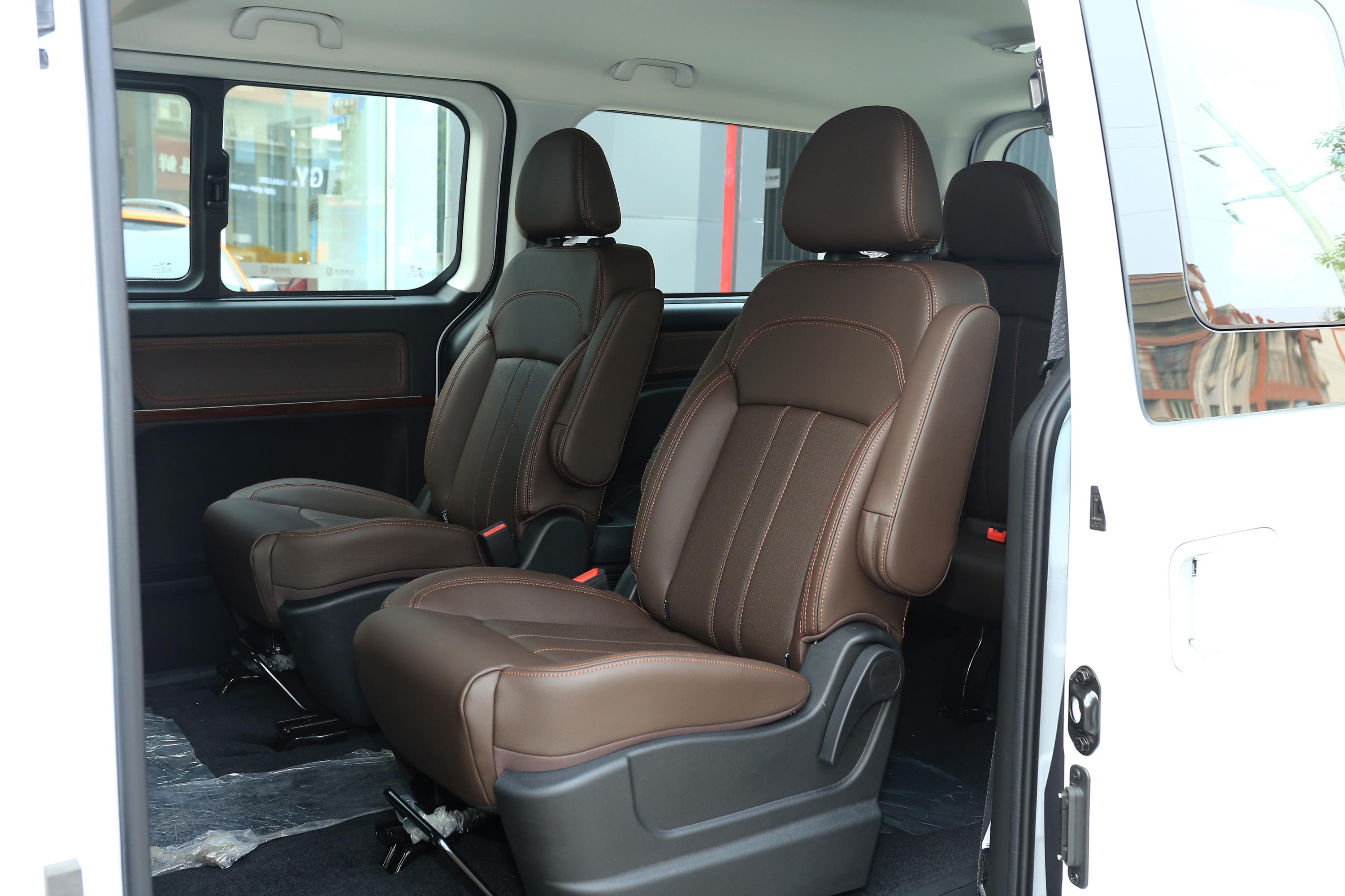 2021款菱智plus20l手动豪华型7座cng