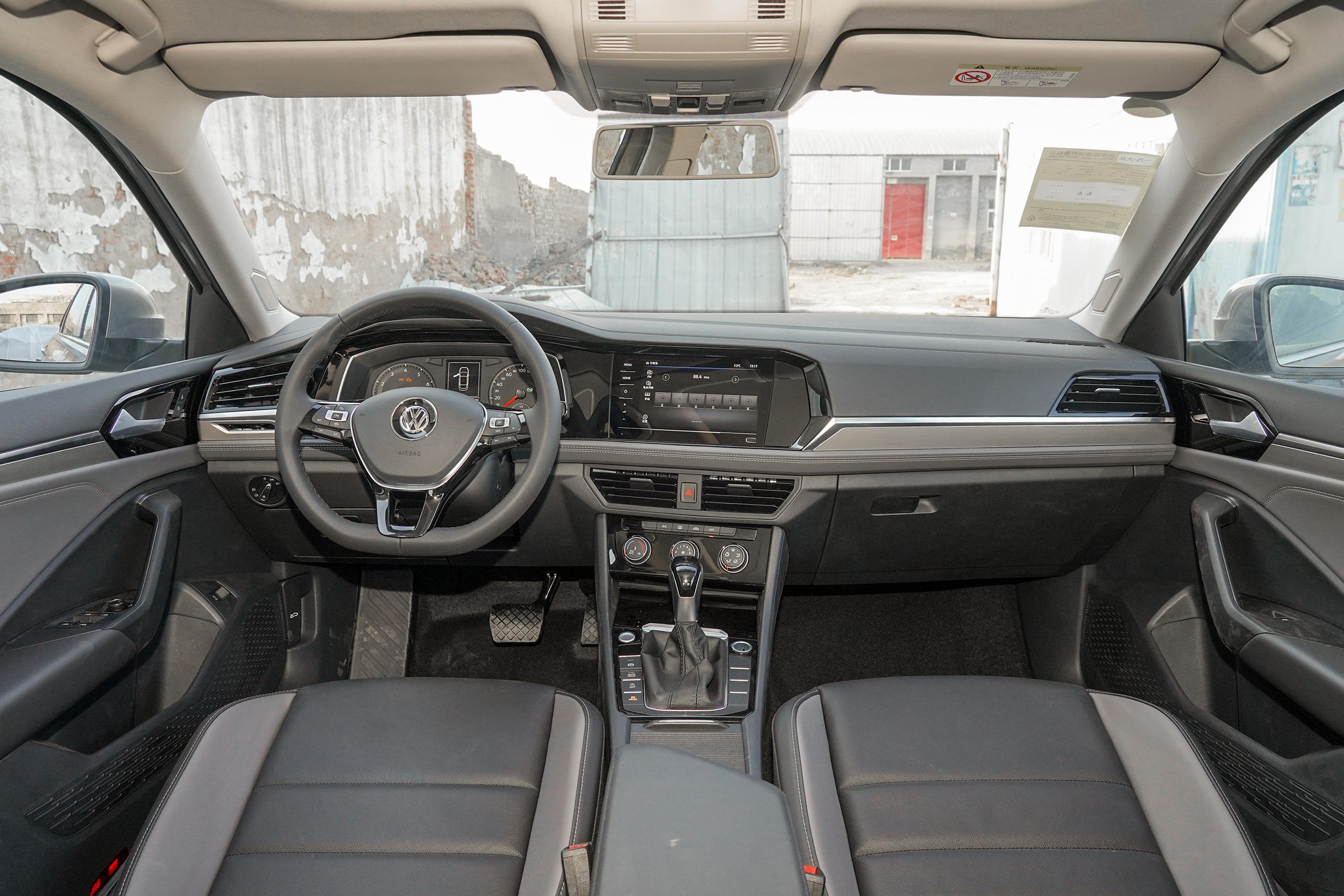 2022款速腾200tsi双离合飞越版