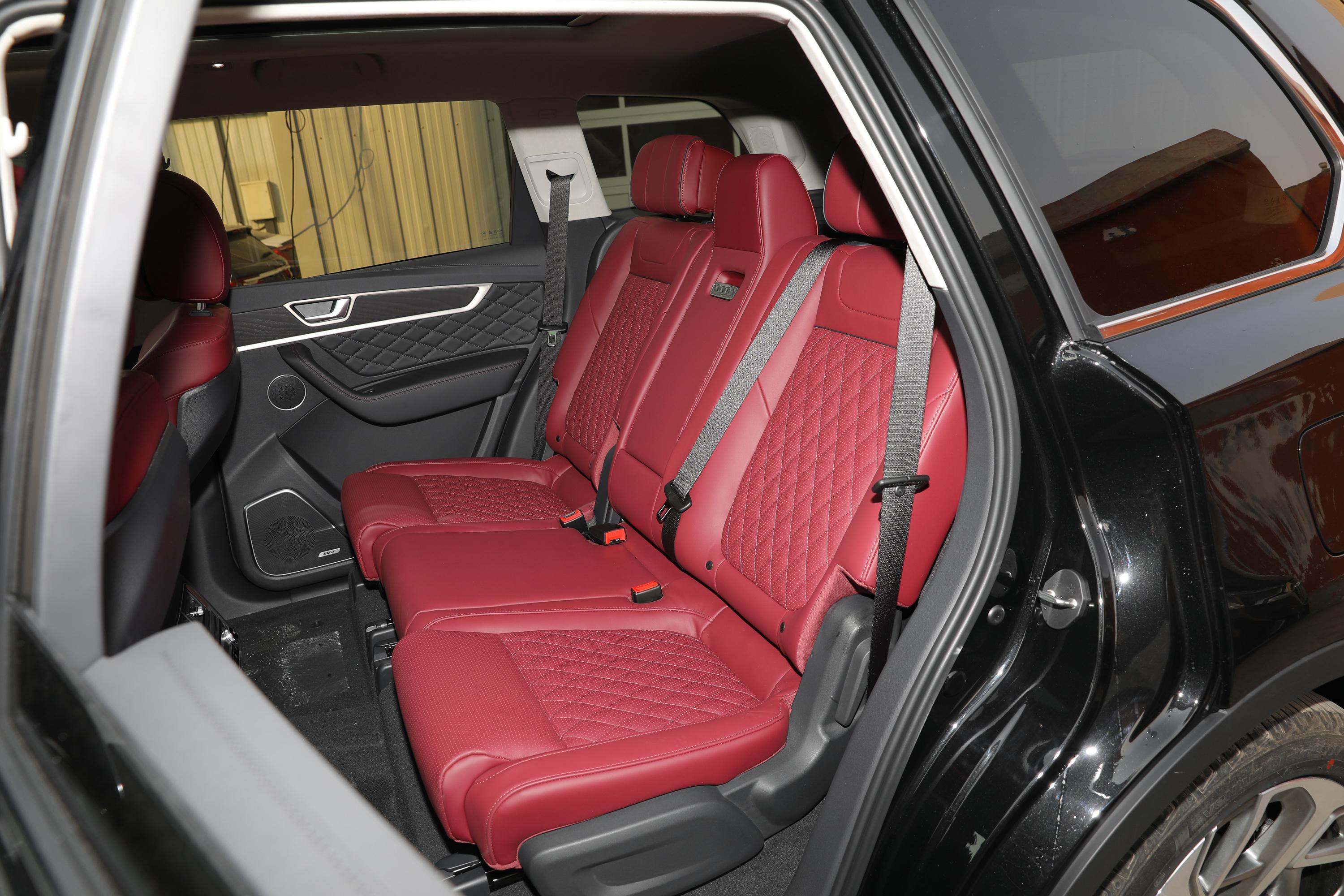 2022款红旗hs730t手自一体四驱智联旗畅版