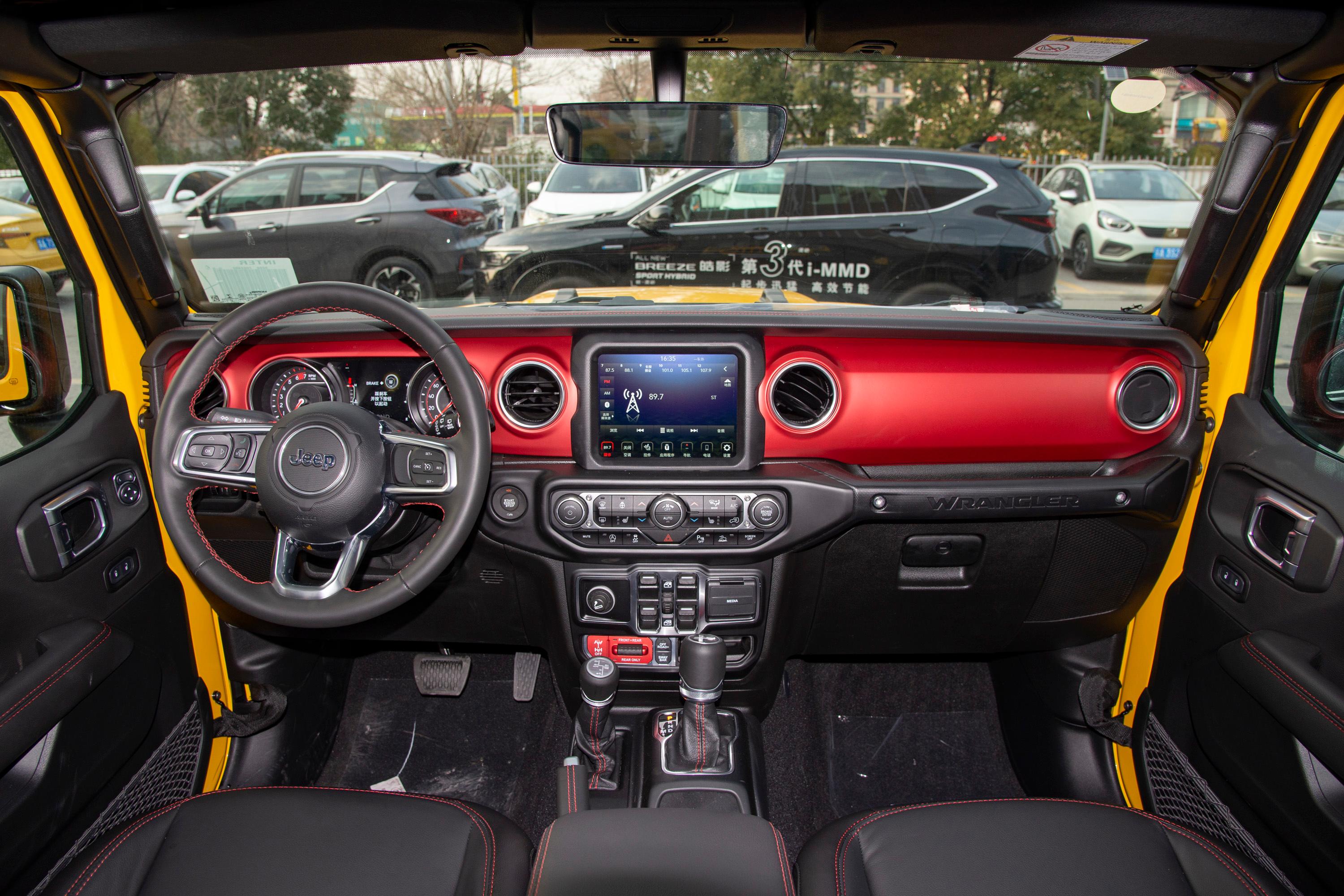 2021款 牧马人 2.0t rubicon四门版内饰