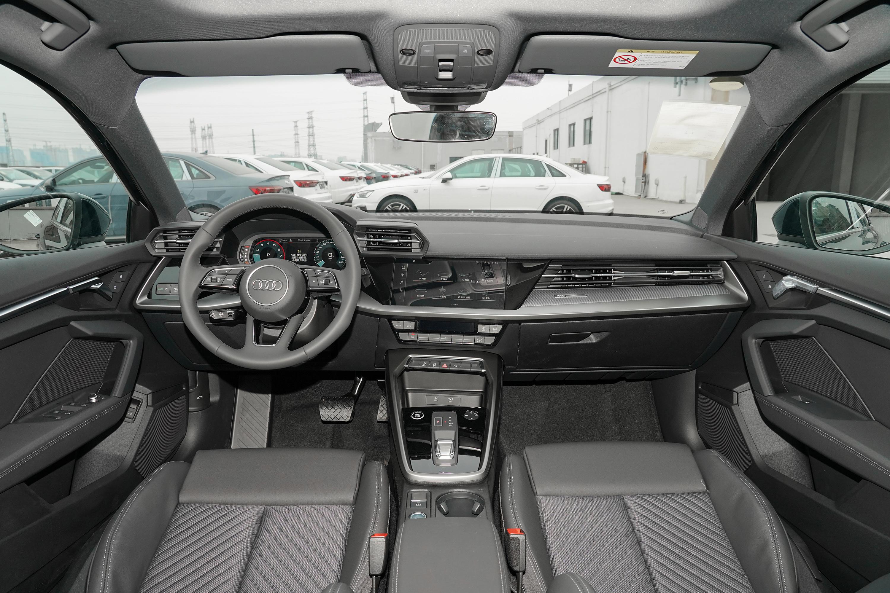 2022款奥迪a3a3llimousine35tfsi时尚致雅型