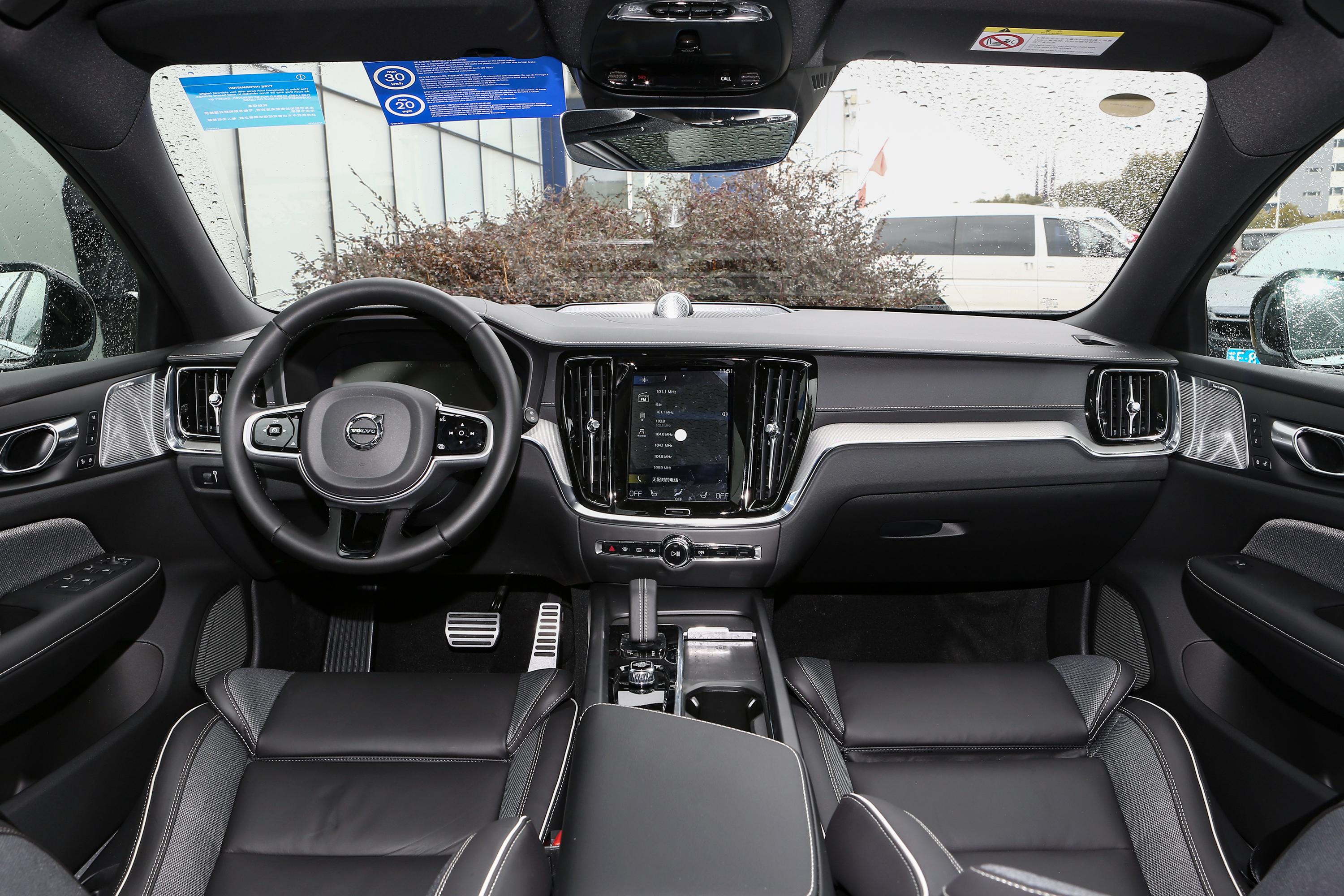 2022款 沃尔沃v60 b5 智雅运动版内饰