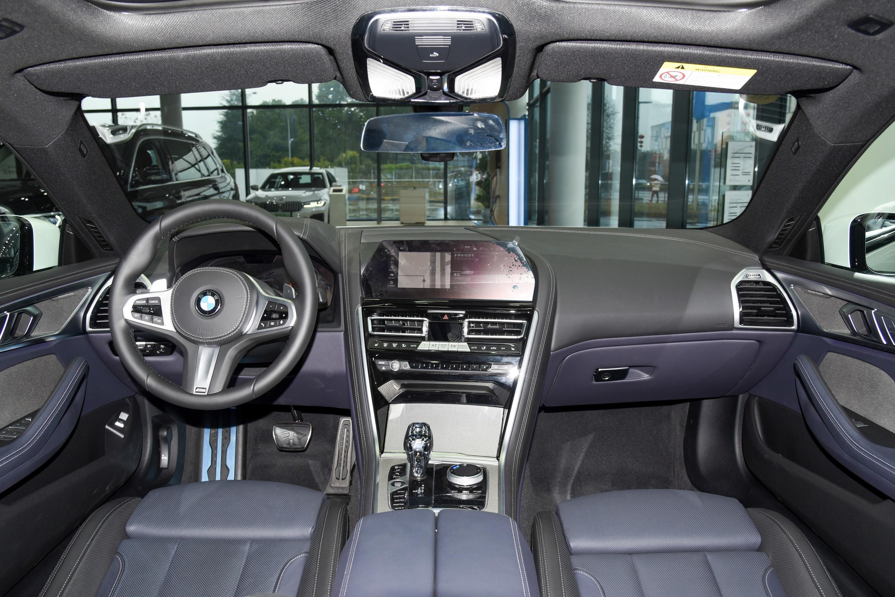 2022款 宝马8系 四门轿跑车 840i m运动套装内饰