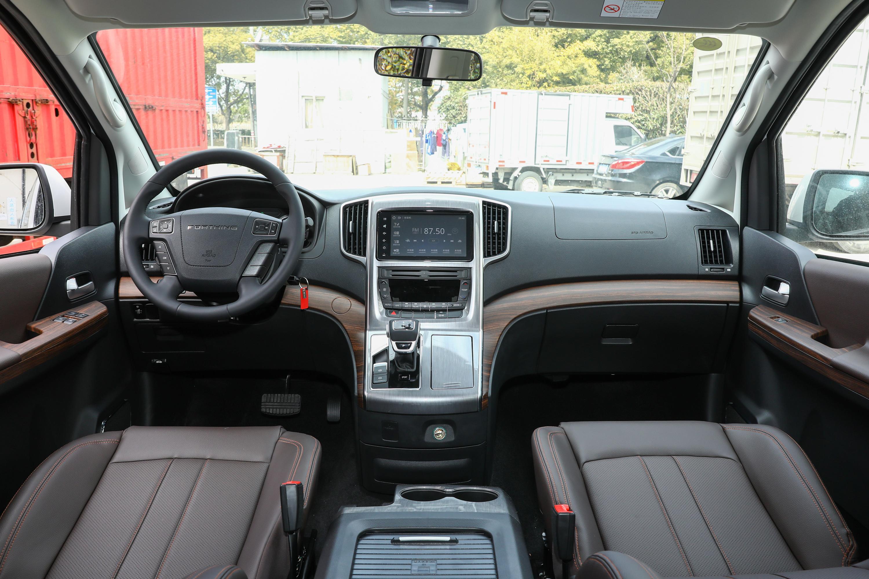 2022款 风行m7 领爵款 2.0t 自动 伯爵版内饰