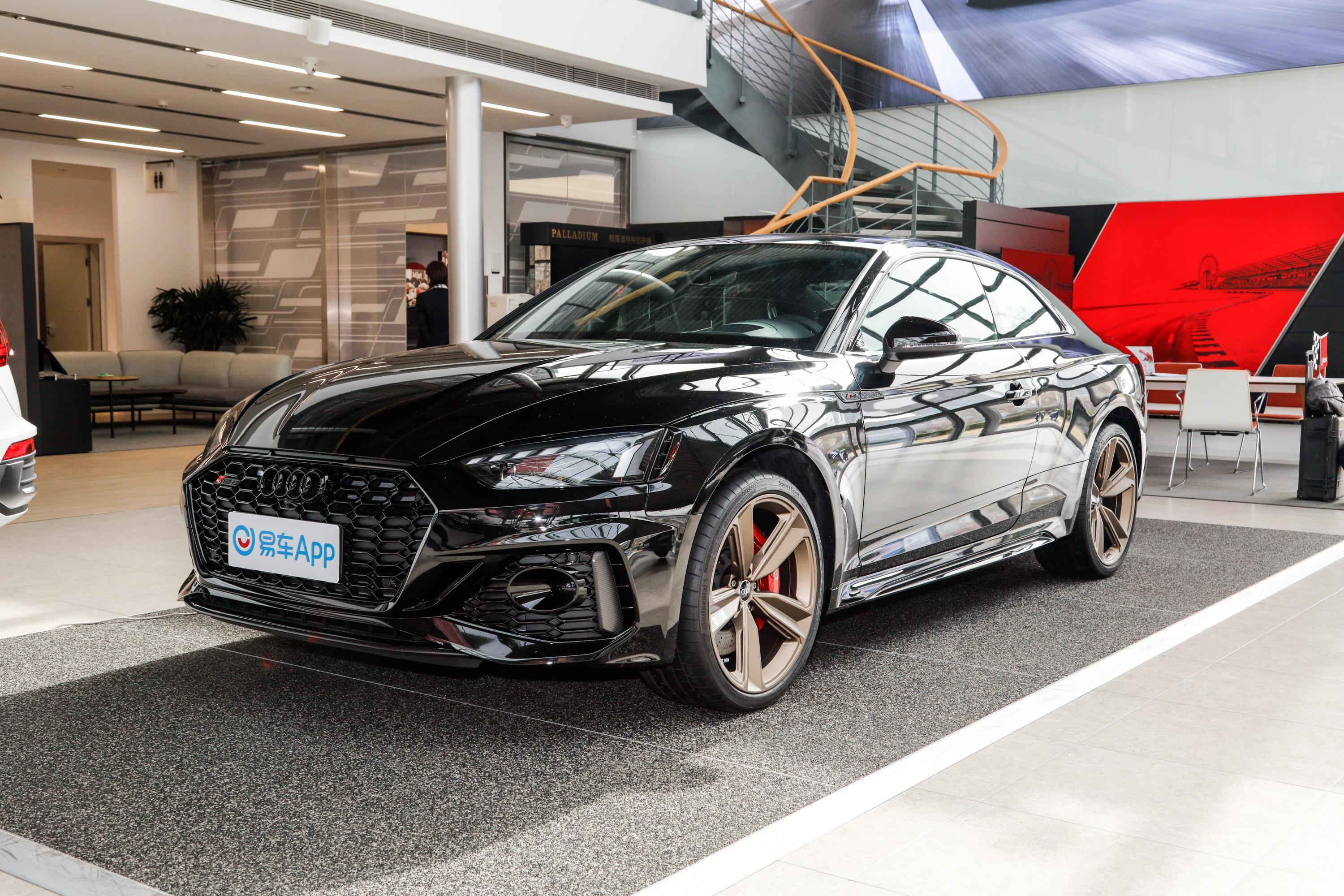 2022款 奥迪rs 5 29t coupe 暗金版外观