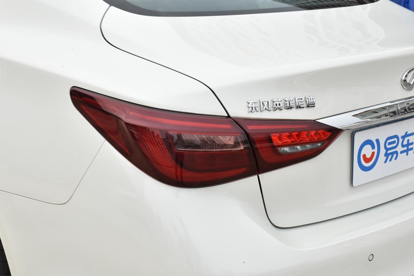 英菲尼迪q50l2.0t 进享运动版尾灯侧45度俯拍