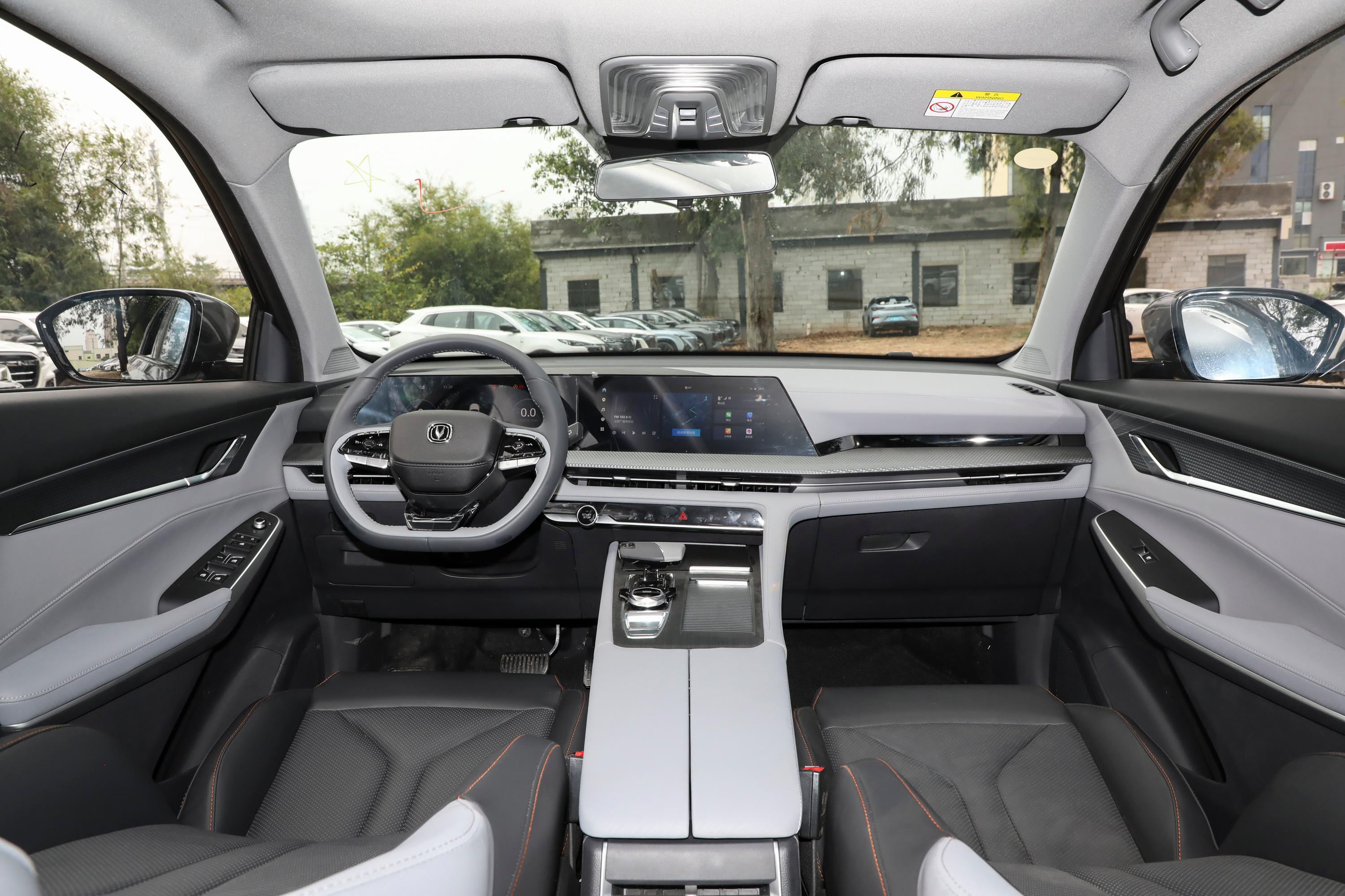 2022款 长安cs75plus 第二代 1.5t 手自一体 豪华型内饰