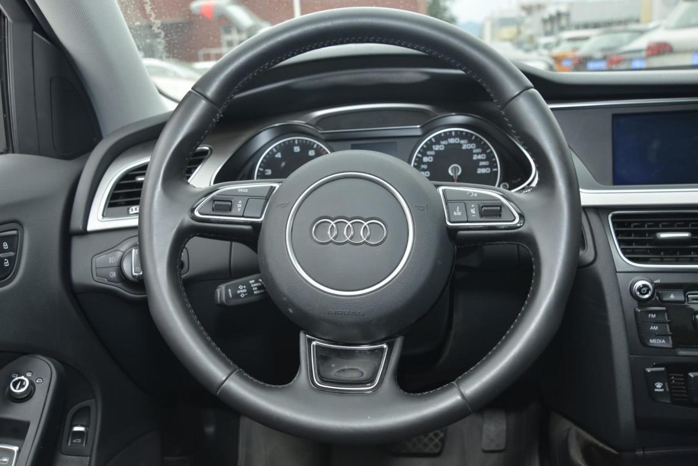 【奥迪A4L35 TFSI 自动 标准型内饰图片-汽车图片大全】-易车