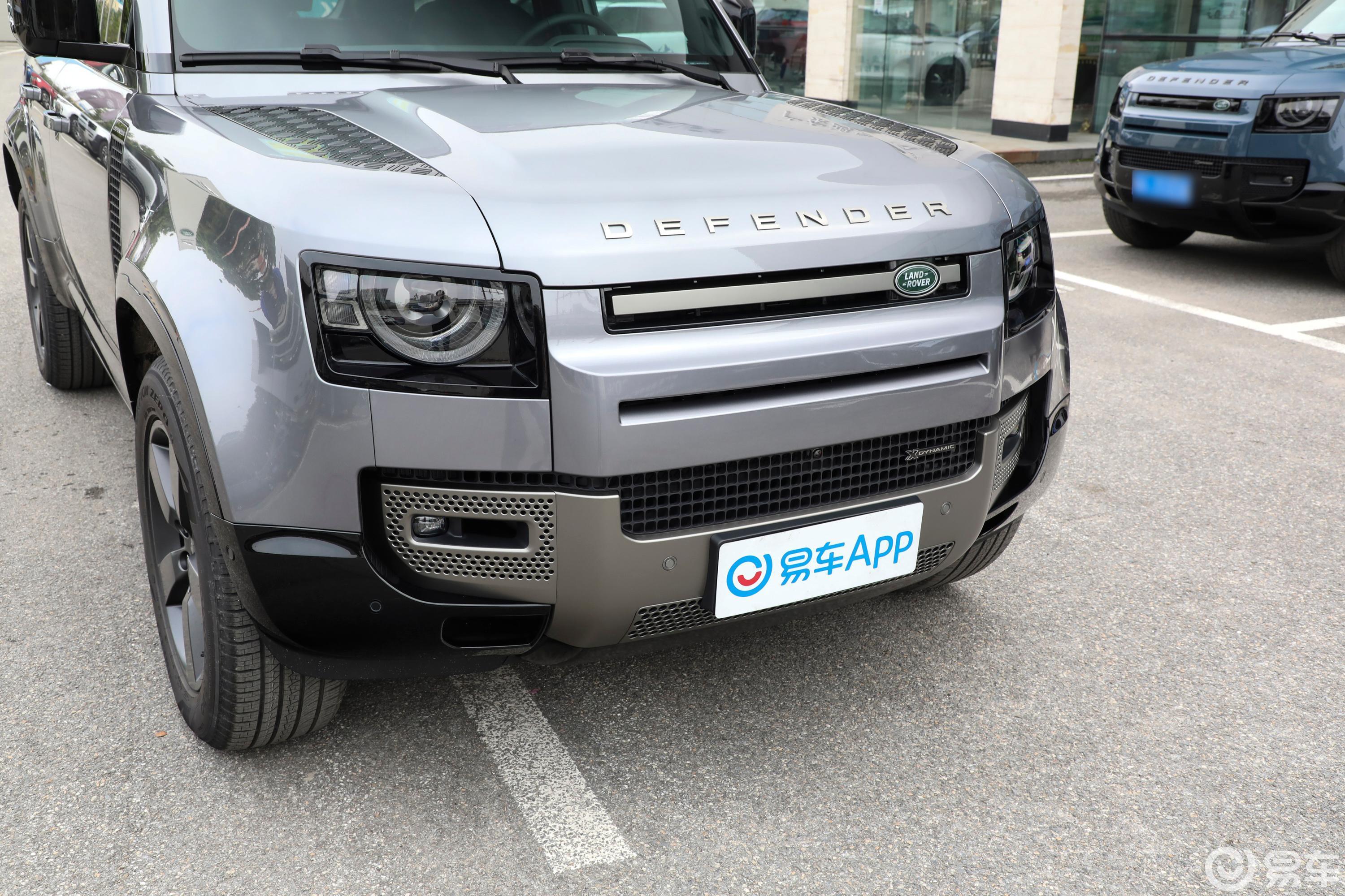 【卫士110 3.0T P400 X-DYNAMIC HSE前格栅侧俯拍图片-汽车图片大全】-易车