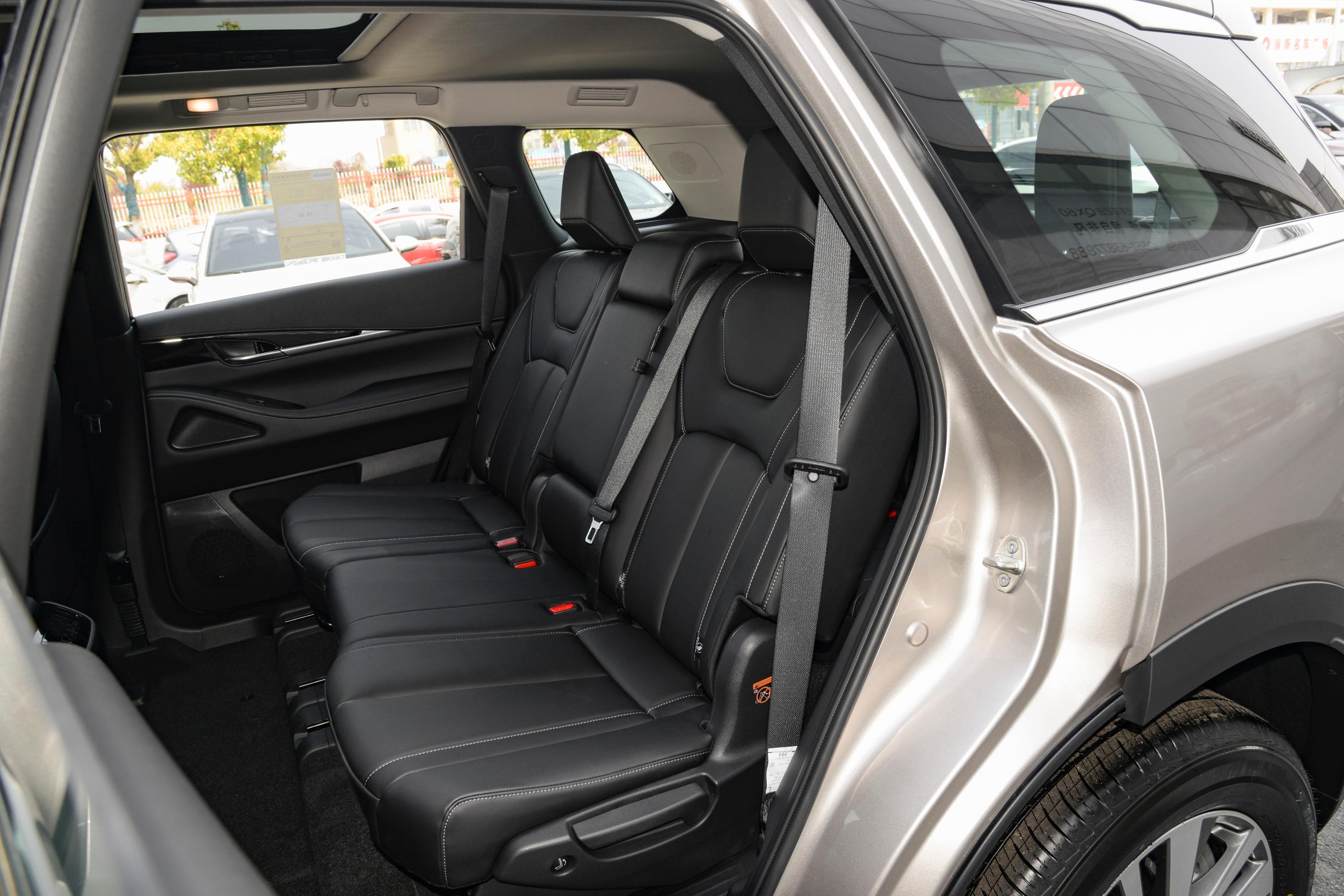 2022款 英菲尼迪qx60 2.0t 手自一体 两驱 舒享版空间