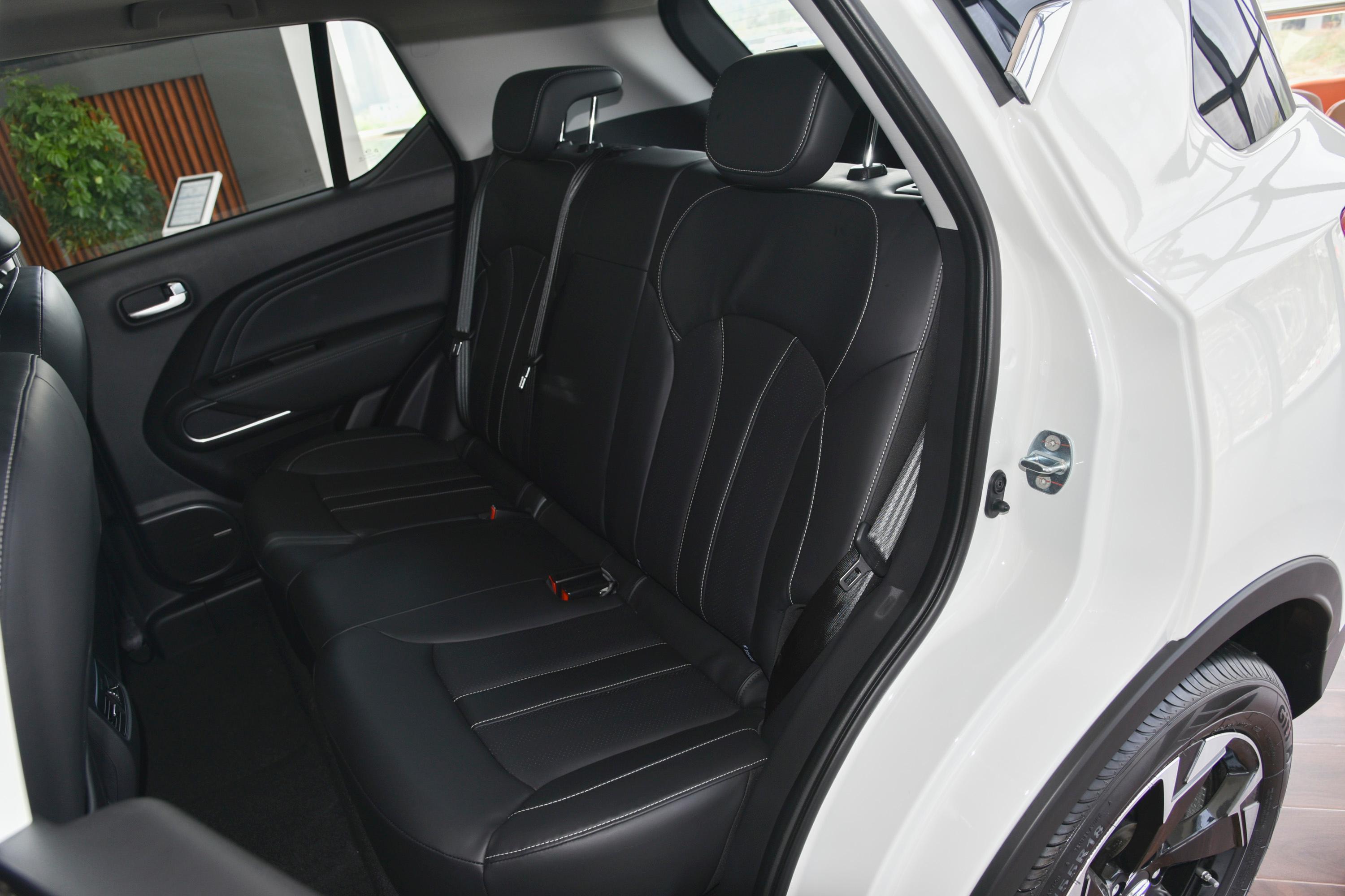 2022款 传祺gs3 power 270t 手自一体 劲享版空间