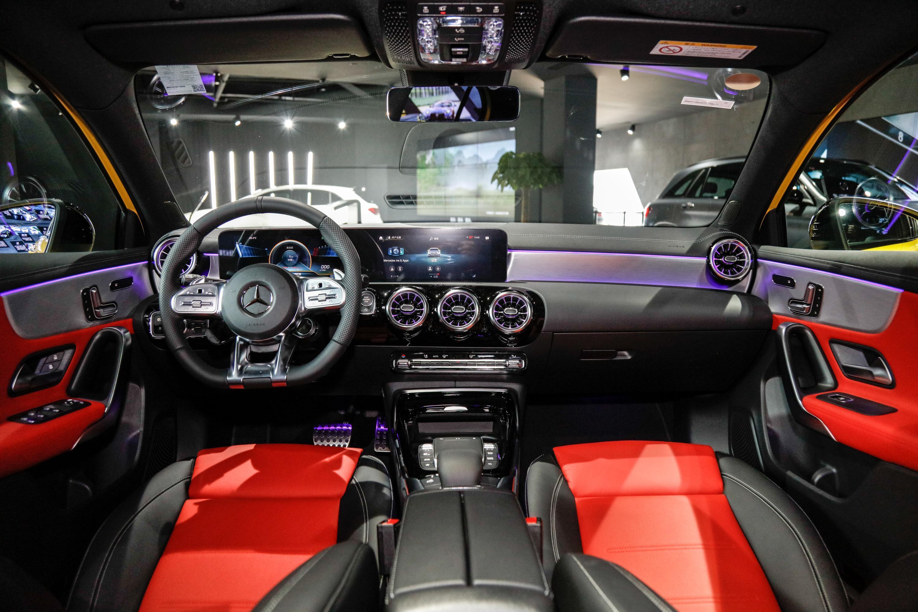 2022款 奔驰a级 amg(进口) amg a 35 4matic内饰