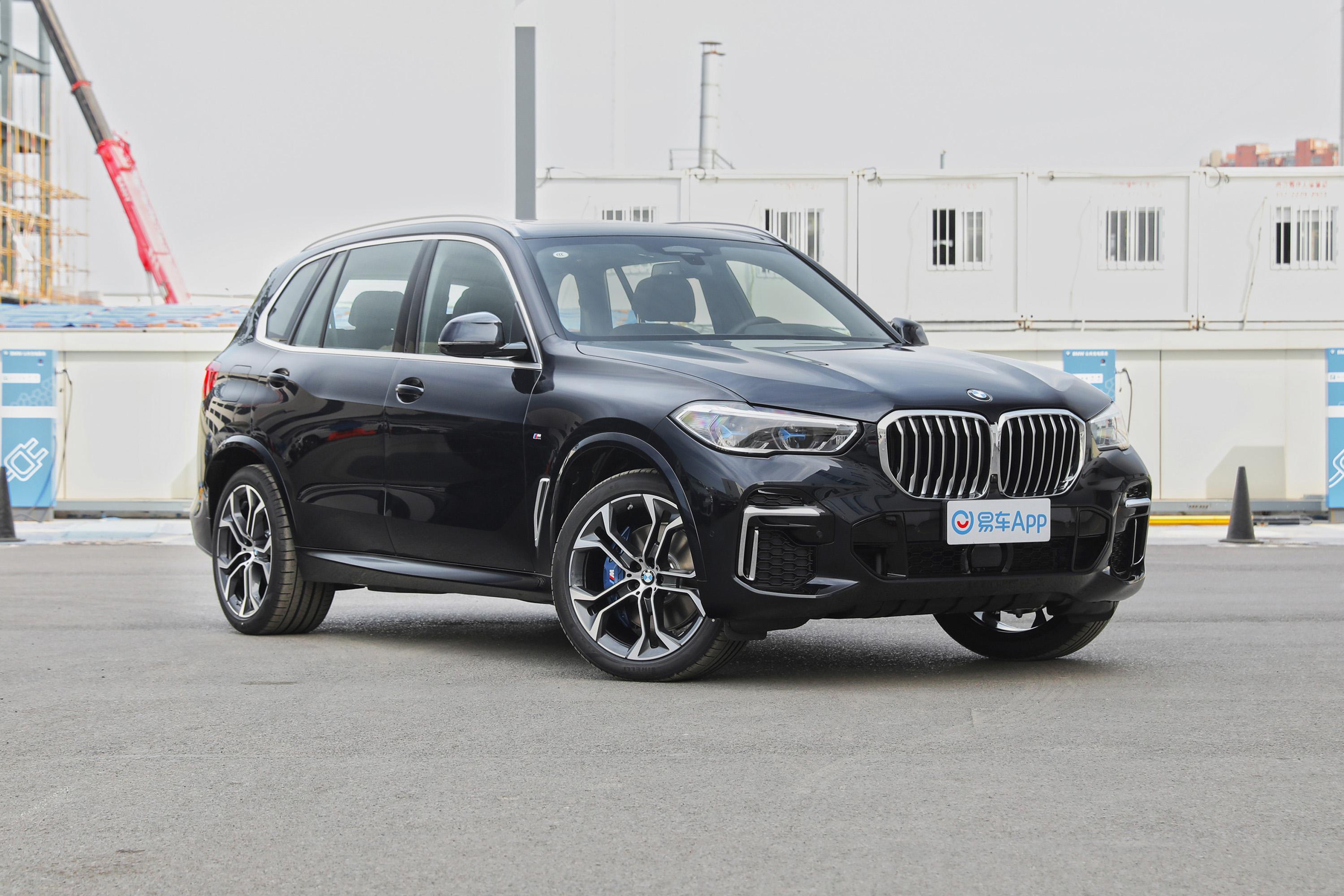 2022款 宝马x5 xdrive40li 尊享型m运动套装外观