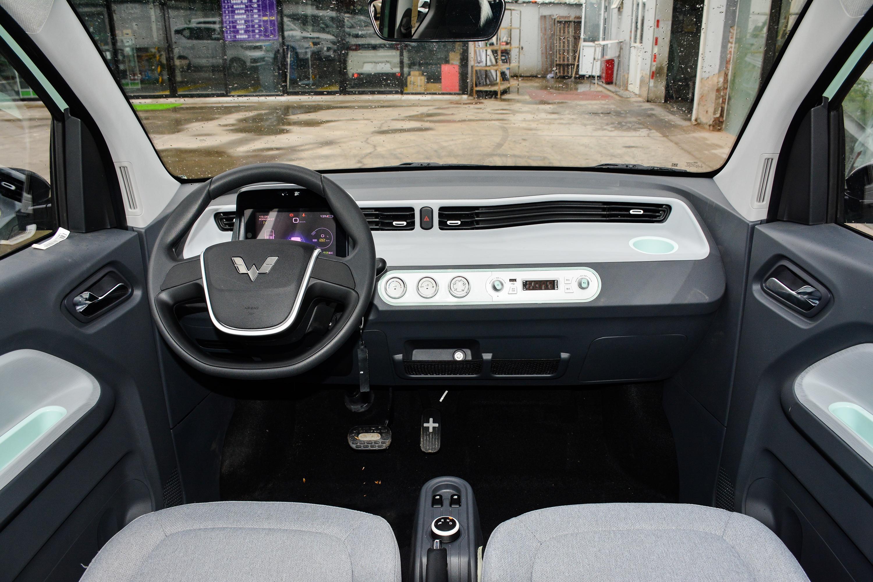 2022款 宏光miniev 马卡龙臻享款 170km 三元锂内饰