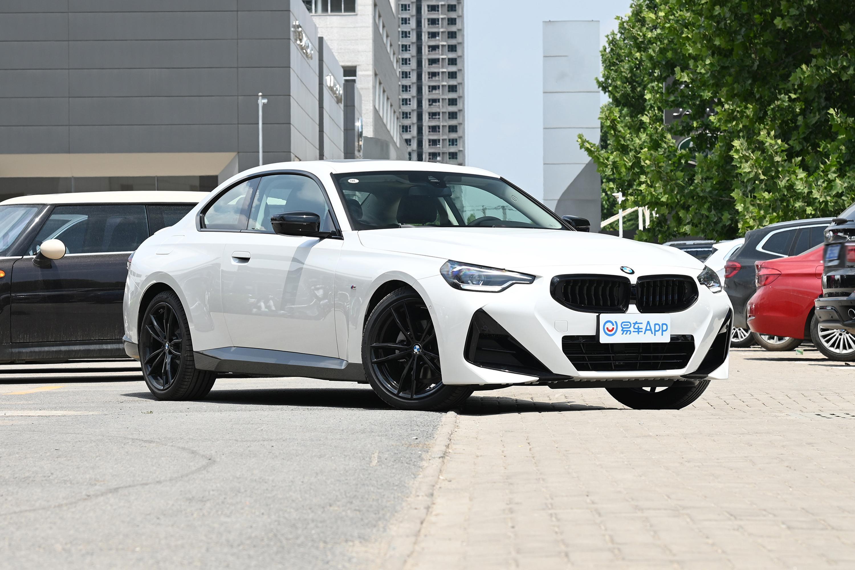 2022款宝马2系双门轿跑车225im运动曜夜套装