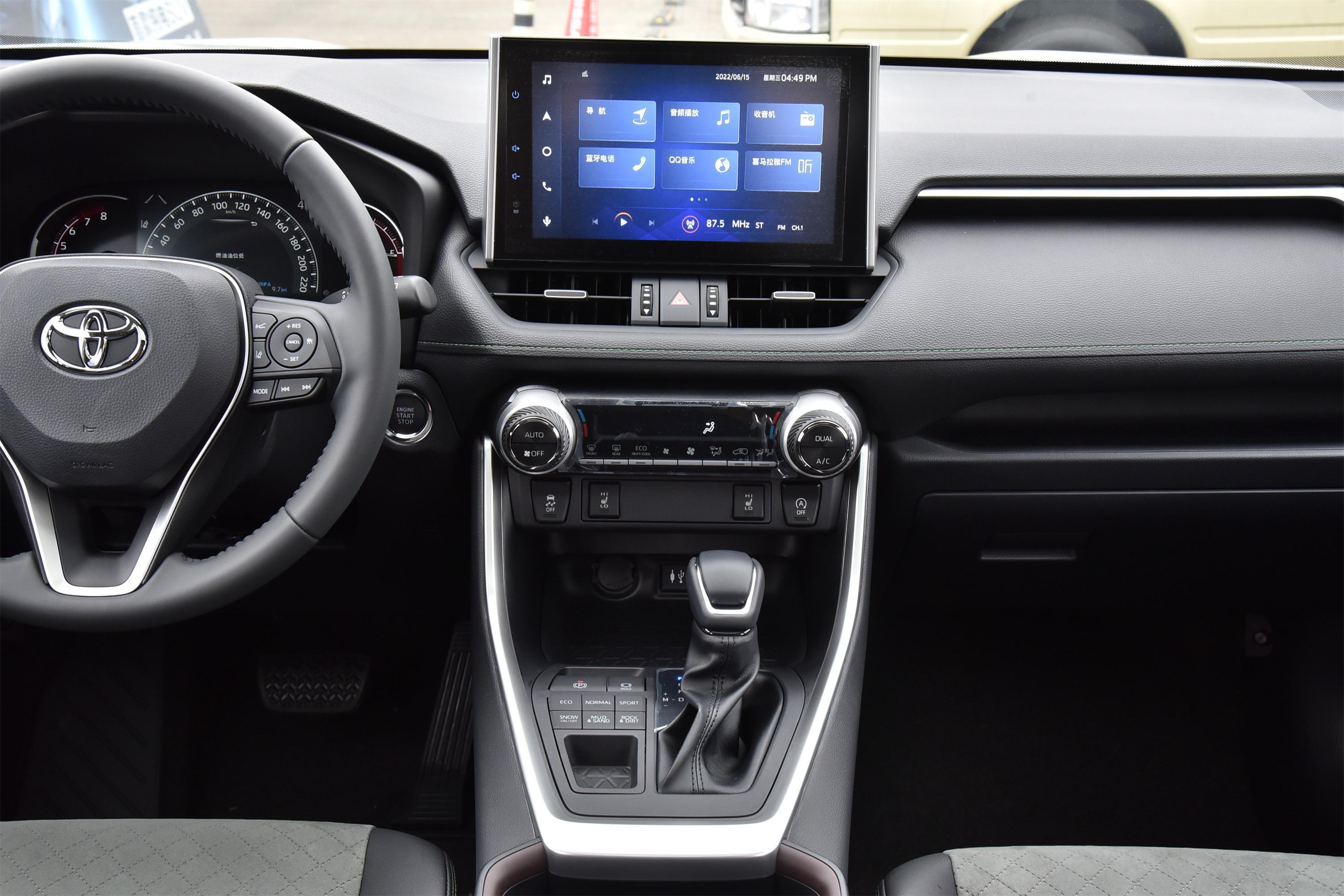 【2022款 RAV4荣放 2.0L CVT 四驱 风尚PLUS版汽车报价_图片_参数配置】-易车_三元桥丰田-全国首家丰田