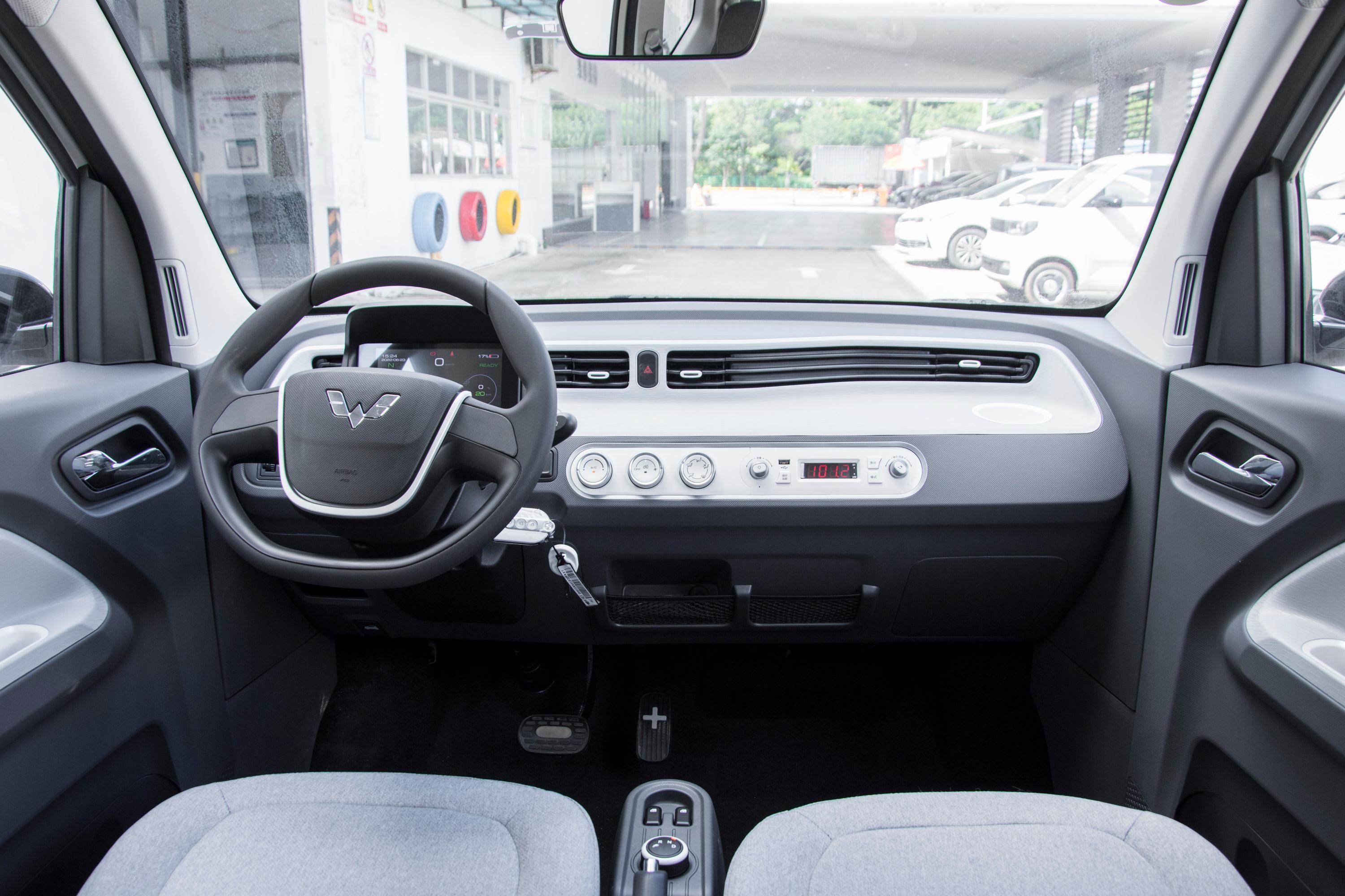 2022款 宏光miniev 马卡龙 120km 时尚款 磷酸铁锂内饰