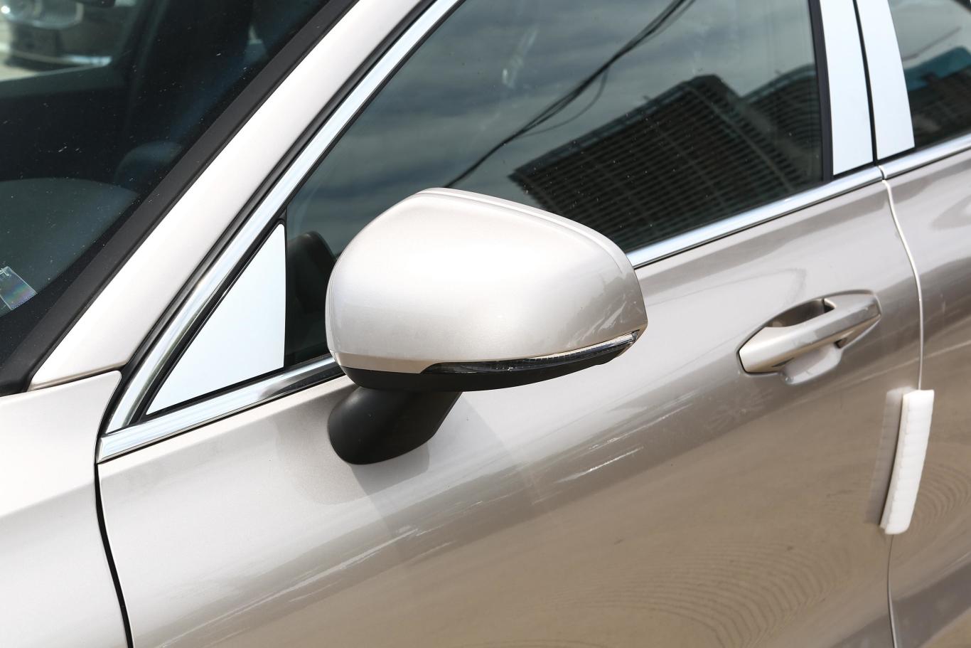 沃尔沃s60b4 智远豪华版主驾驶后视镜背面