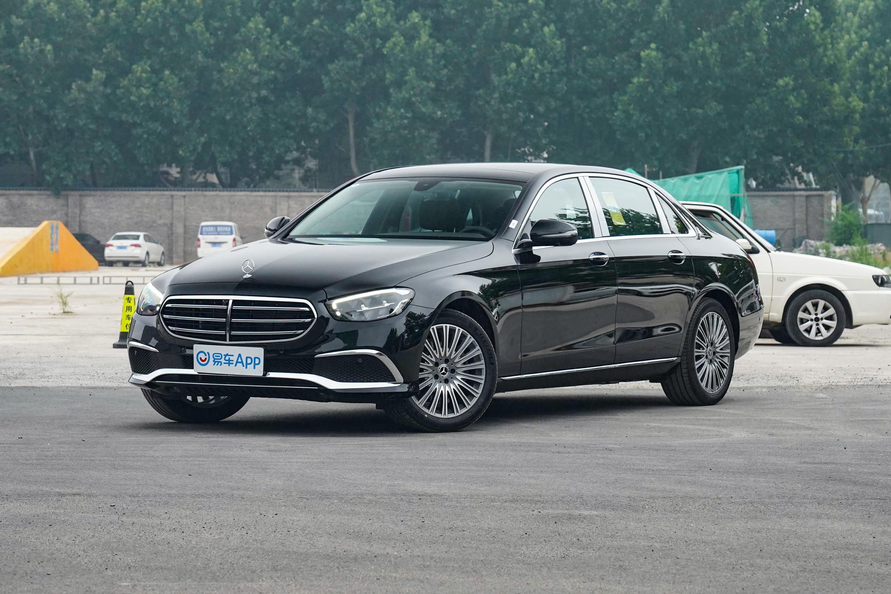 2022款 奔驰e级 改款三 e 300 l 豪华型外观