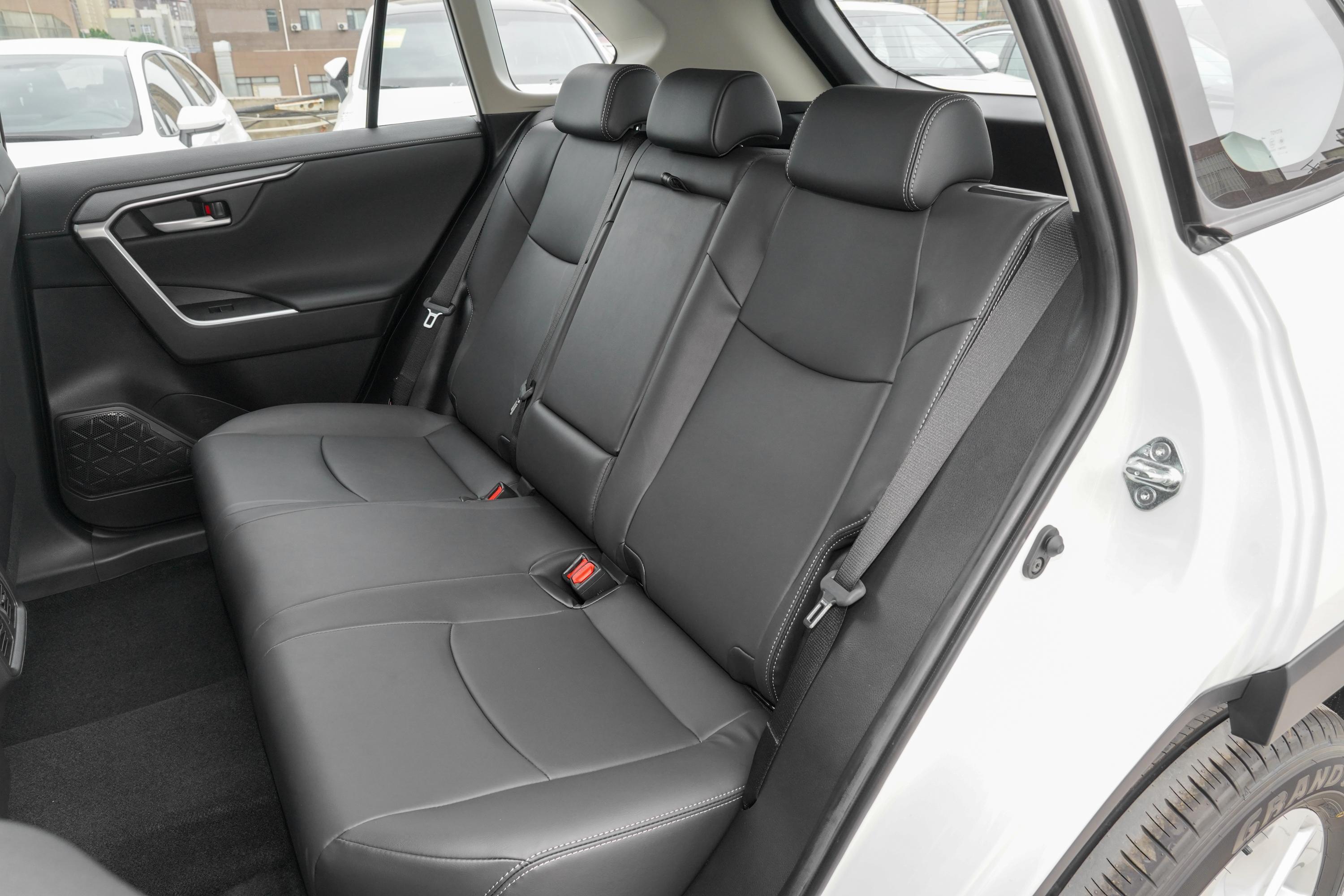 2022款 威兰达 2.0l 两驱都市版空间