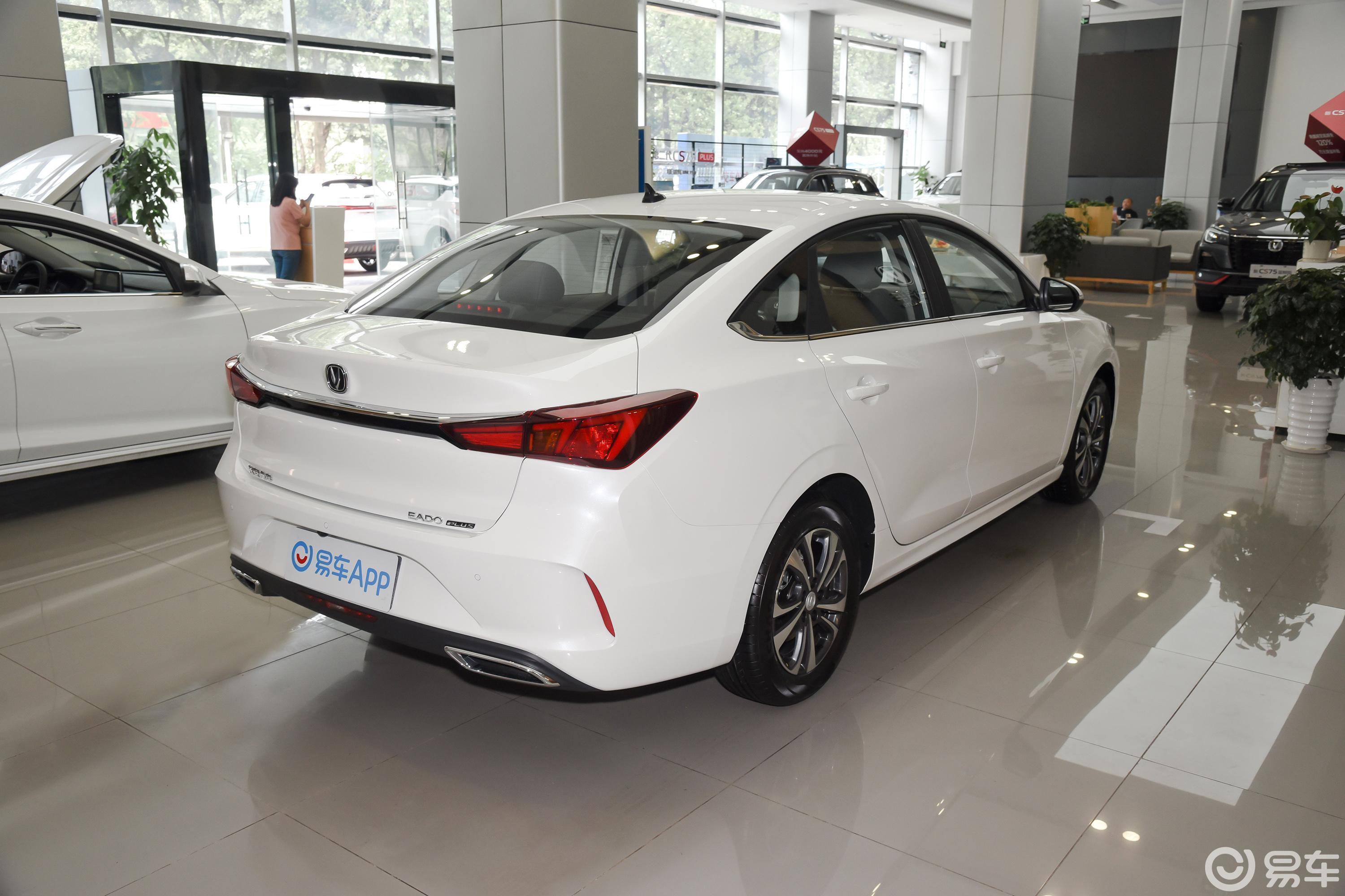 【逸动PLUS 1.6L GDI CVT豪华版侧后45度车头向左水平图片-汽车图片大全】-易车