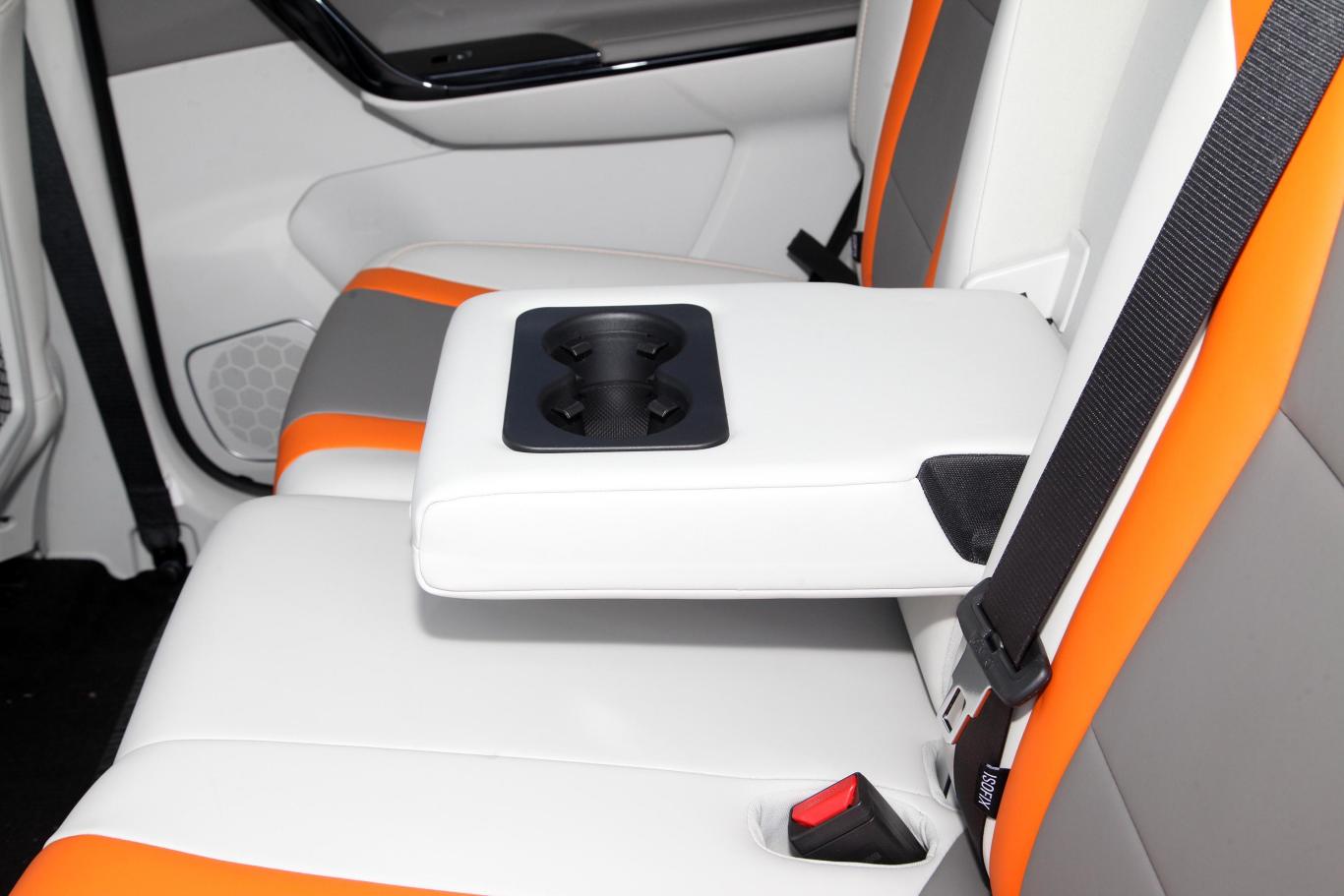 风行t5马赫版 自动高配版 7座后排中央扶手