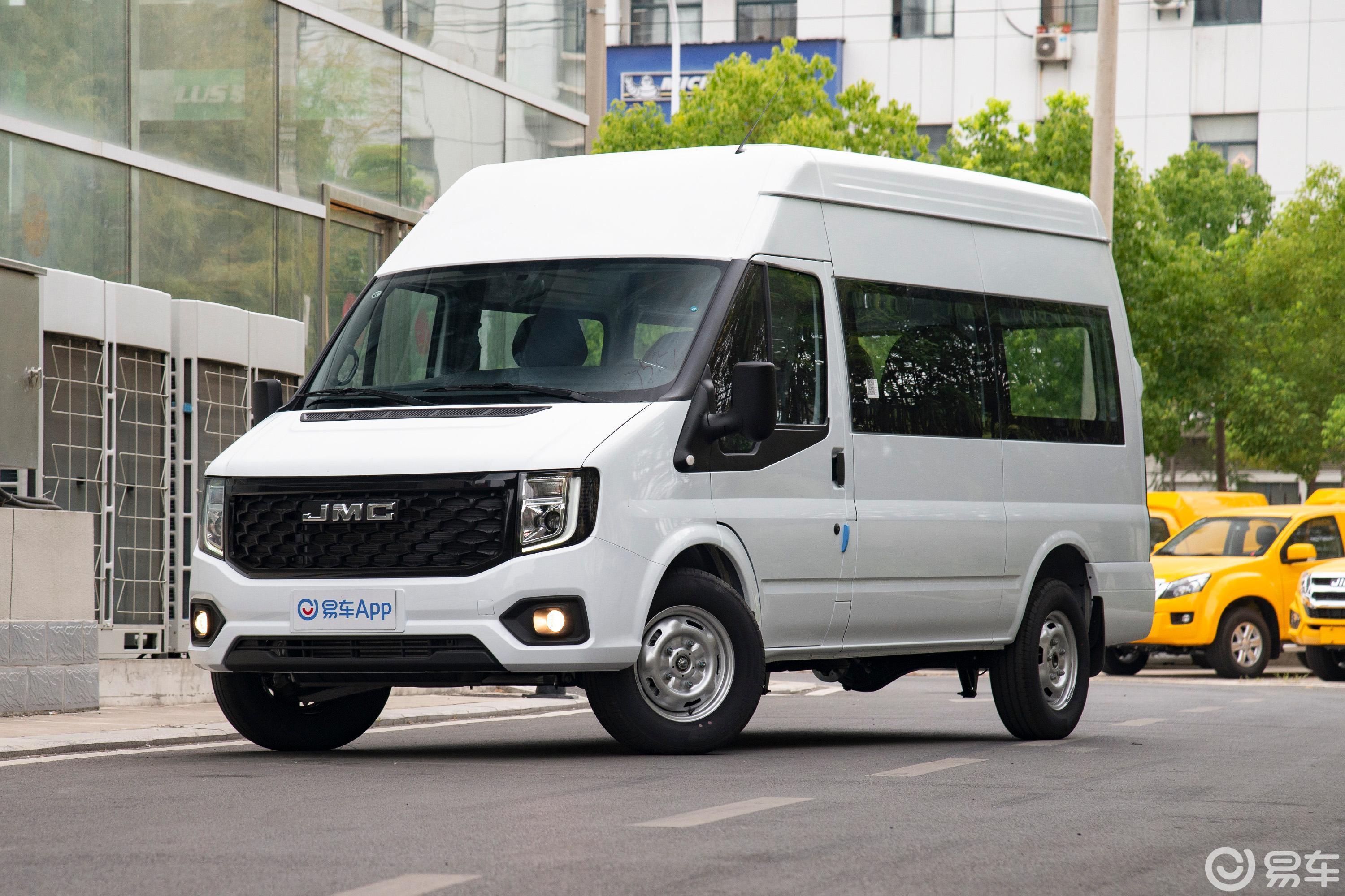 【江铃福顺2.0T 手动中轴中高顶多功能乘用车 6-7座 柴油侧前45度车头向左水平图片-汽车图片大全】-易车