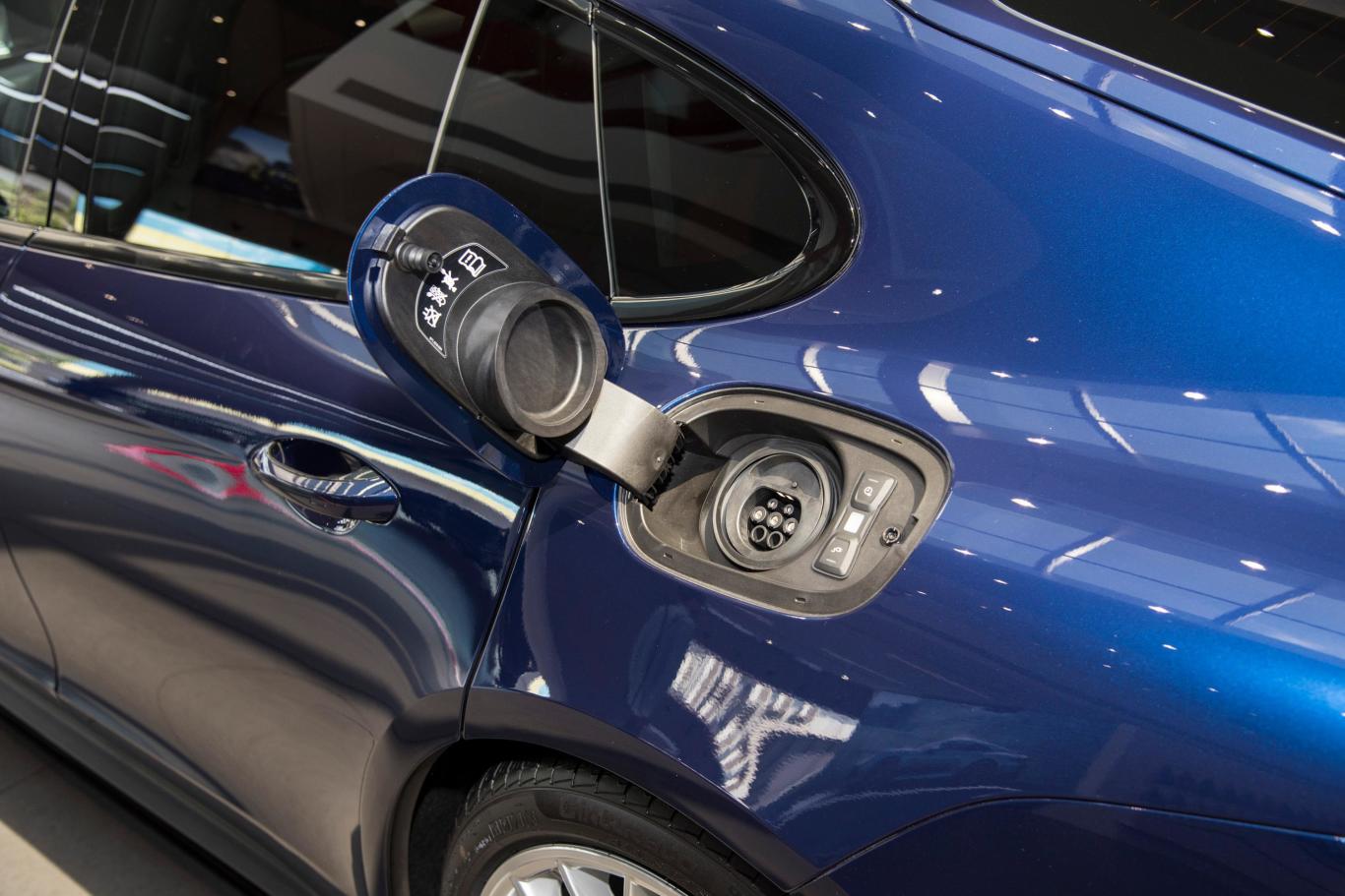 查看大图729/2083摄于广州白云保时捷