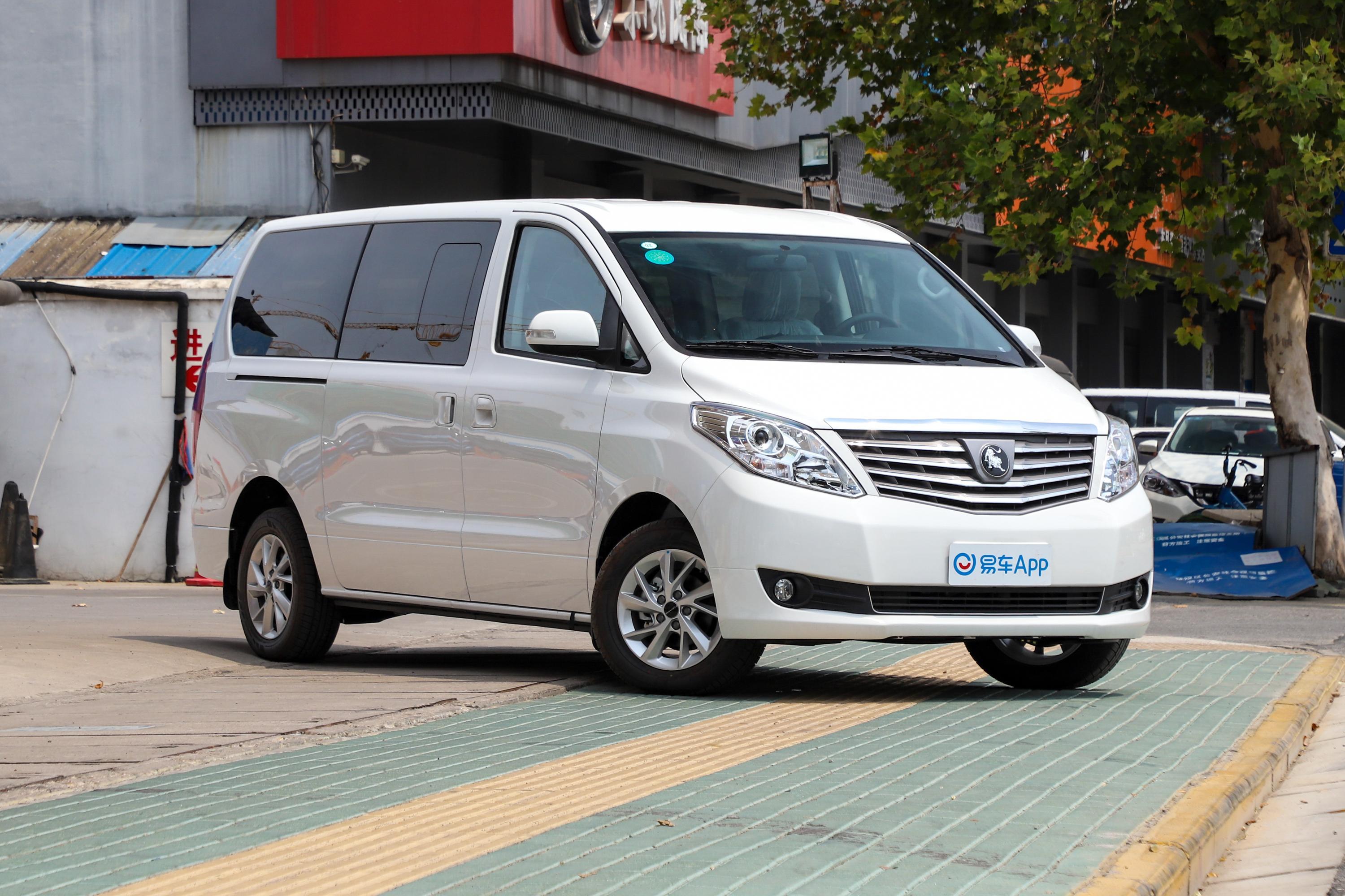 2022款 菱智plus 旅行版 2.0l 手动 豪华型 7座外观