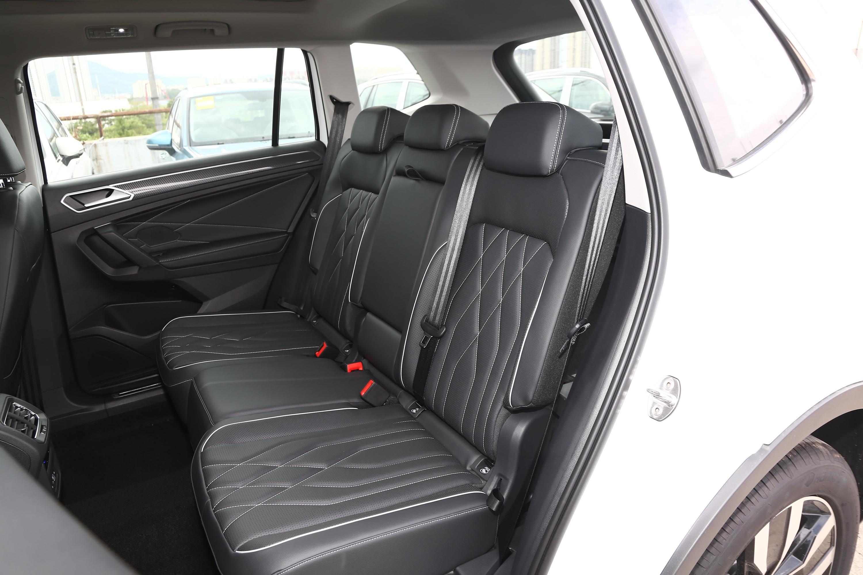 2023-l-330tsi-r-line-5