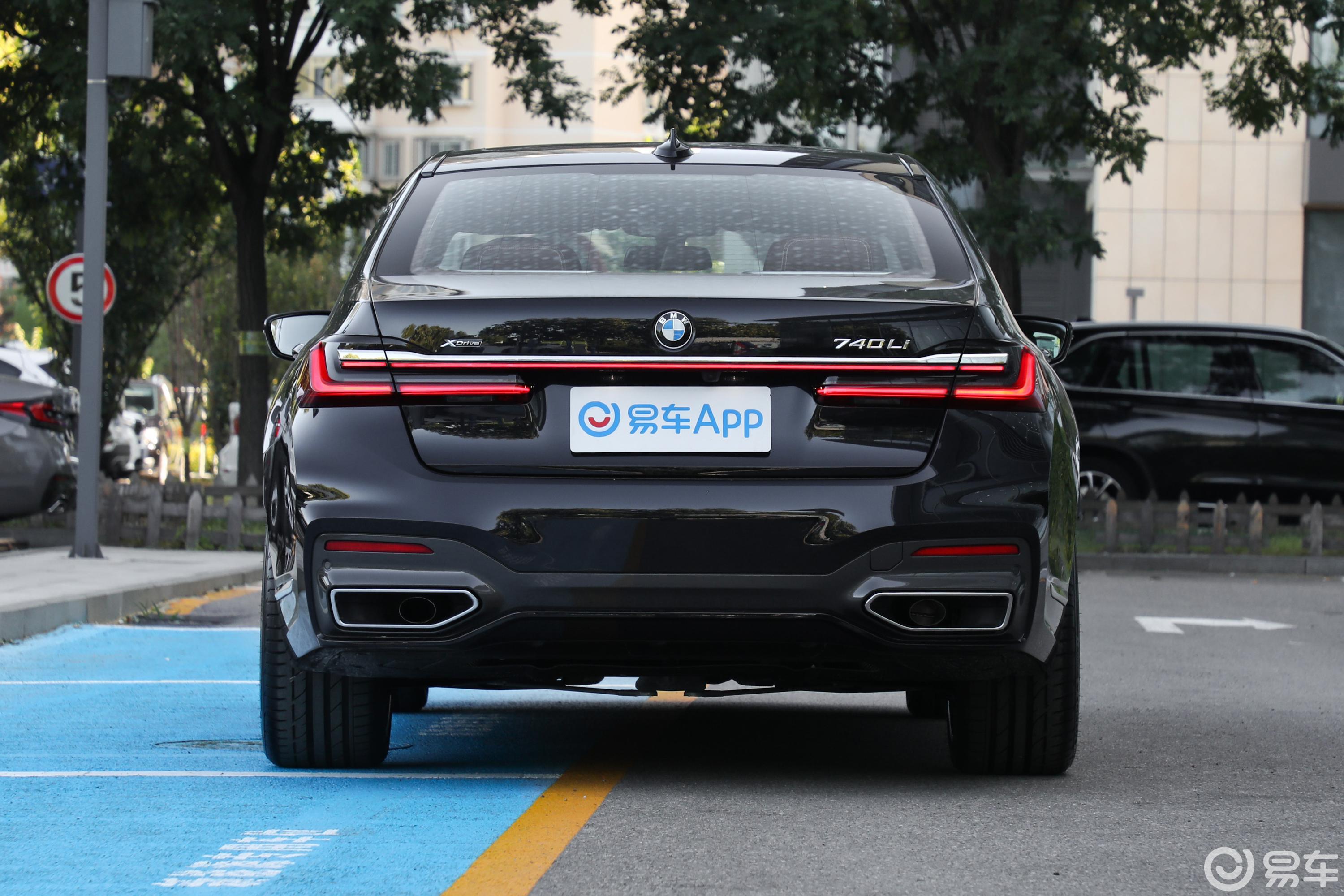 【宝马7系740li Xdrive 行政型 M运动套装正后水平图片 汽车图片大全】 易车