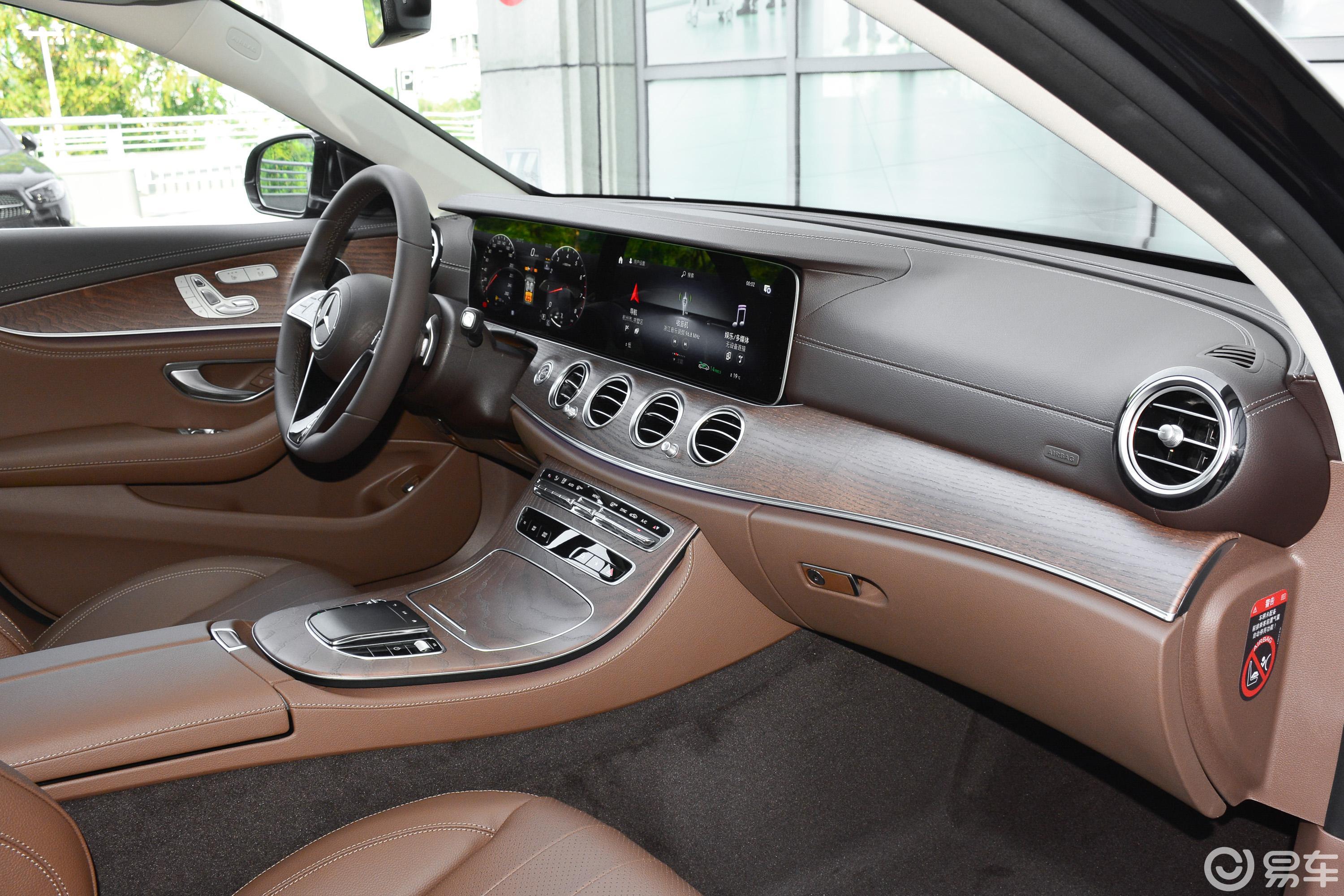 41万询底价外观63张前排86张后排35张官方320张内饰颜色更多车图奔驰e