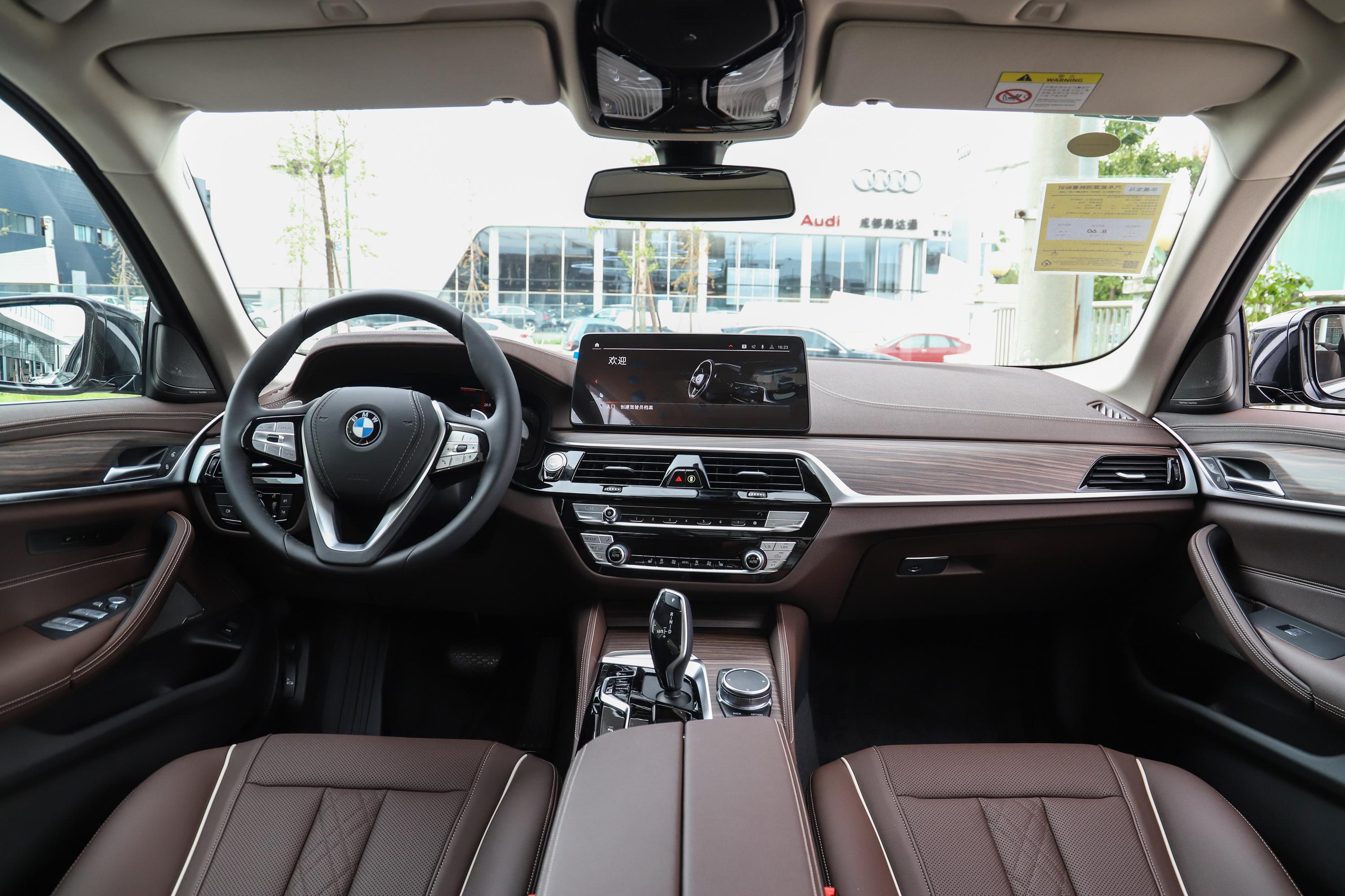 2022款 宝马5系 改款二 530li 领先型 豪华套装内饰