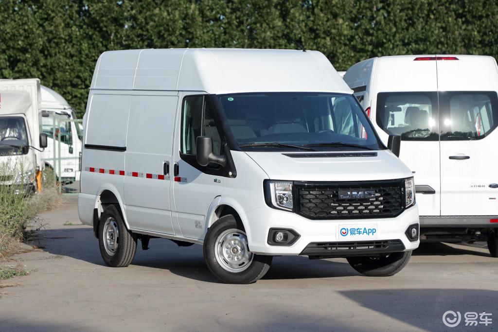 2.0t 手动短轴中高顶厢式运输车 3座 柴油