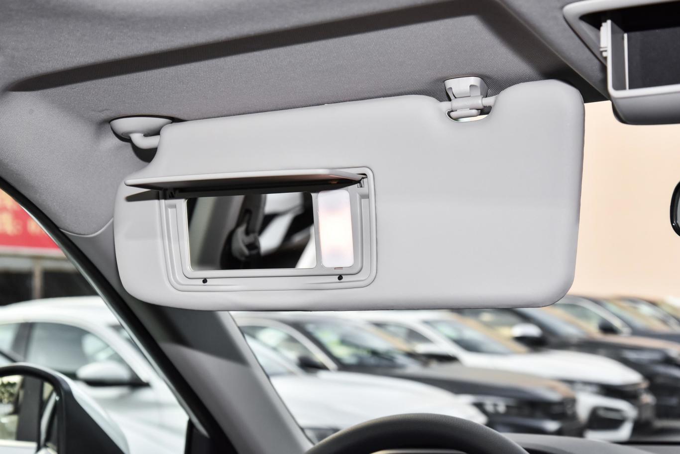 本田cr-v240turbo 两驱活力版 5座驾驶位遮阳板